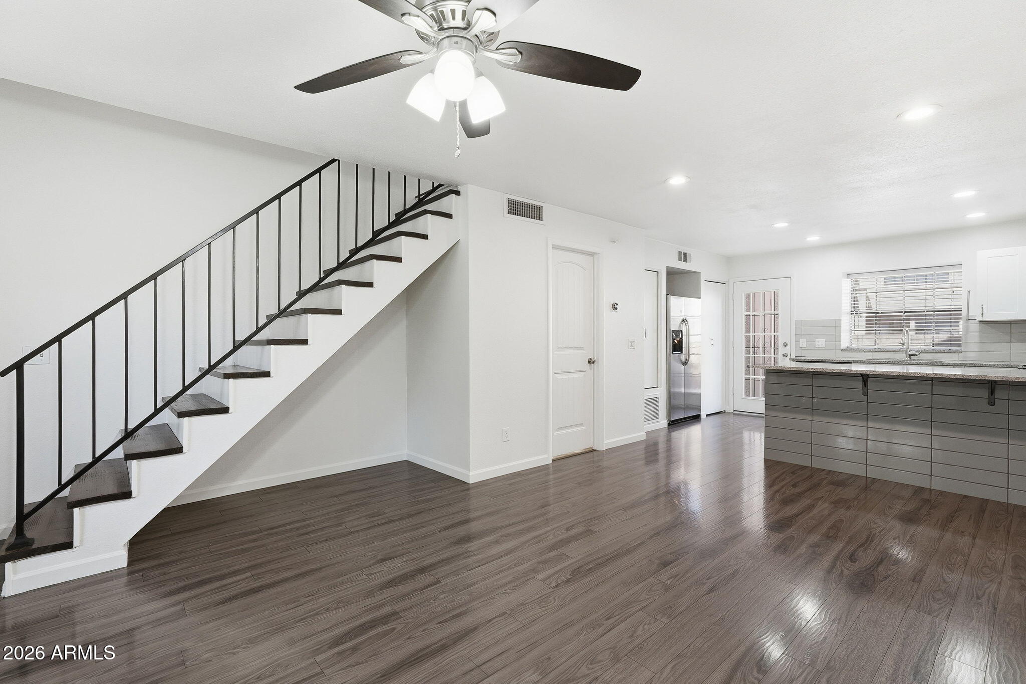 921 W UNIVERSITY Drive 1096