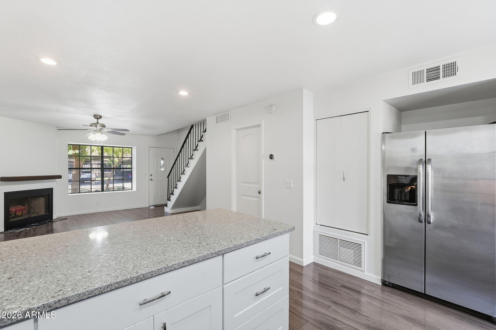 921 W UNIVERSITY Drive 1096