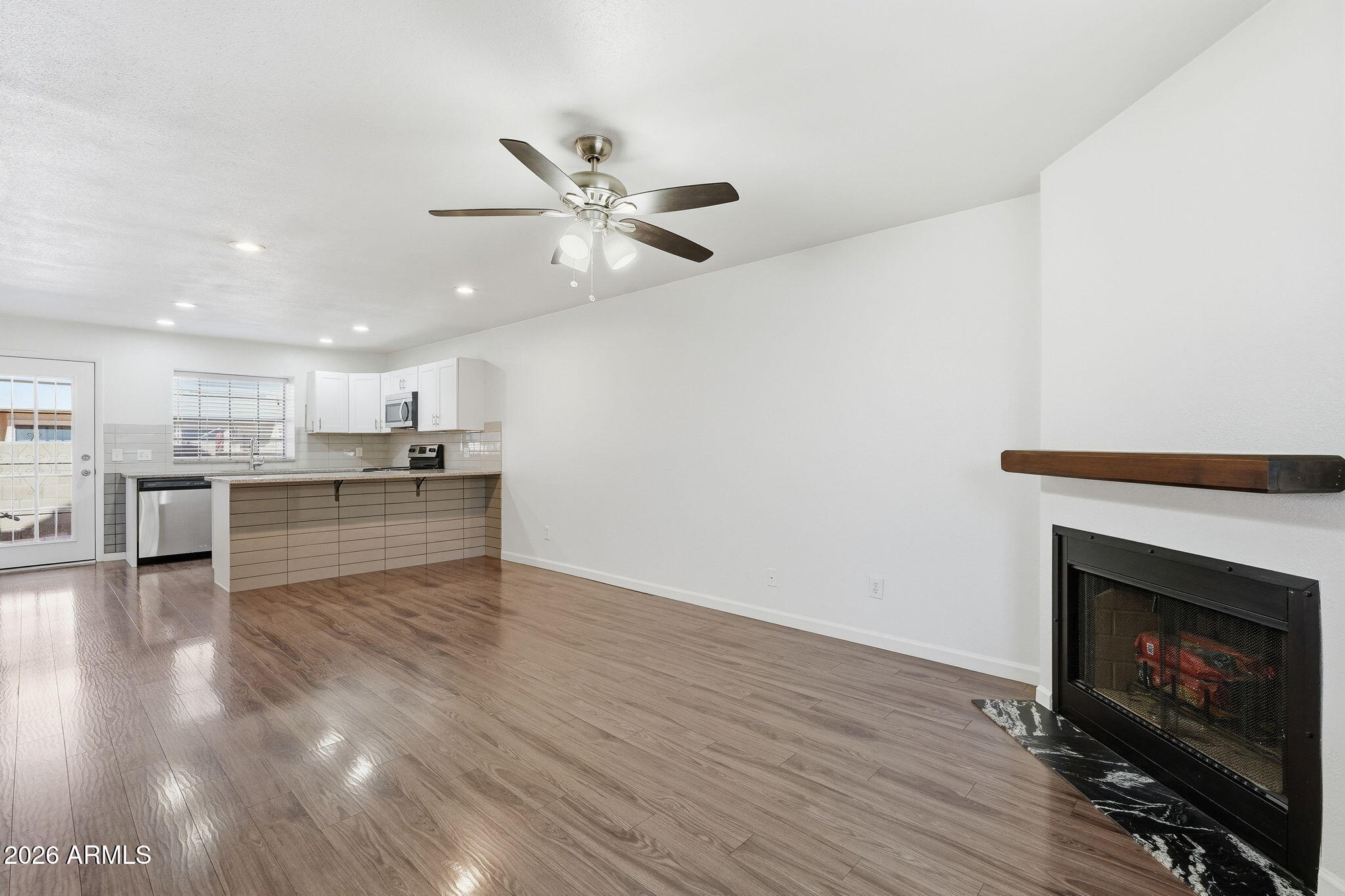 921 W UNIVERSITY Drive 1096