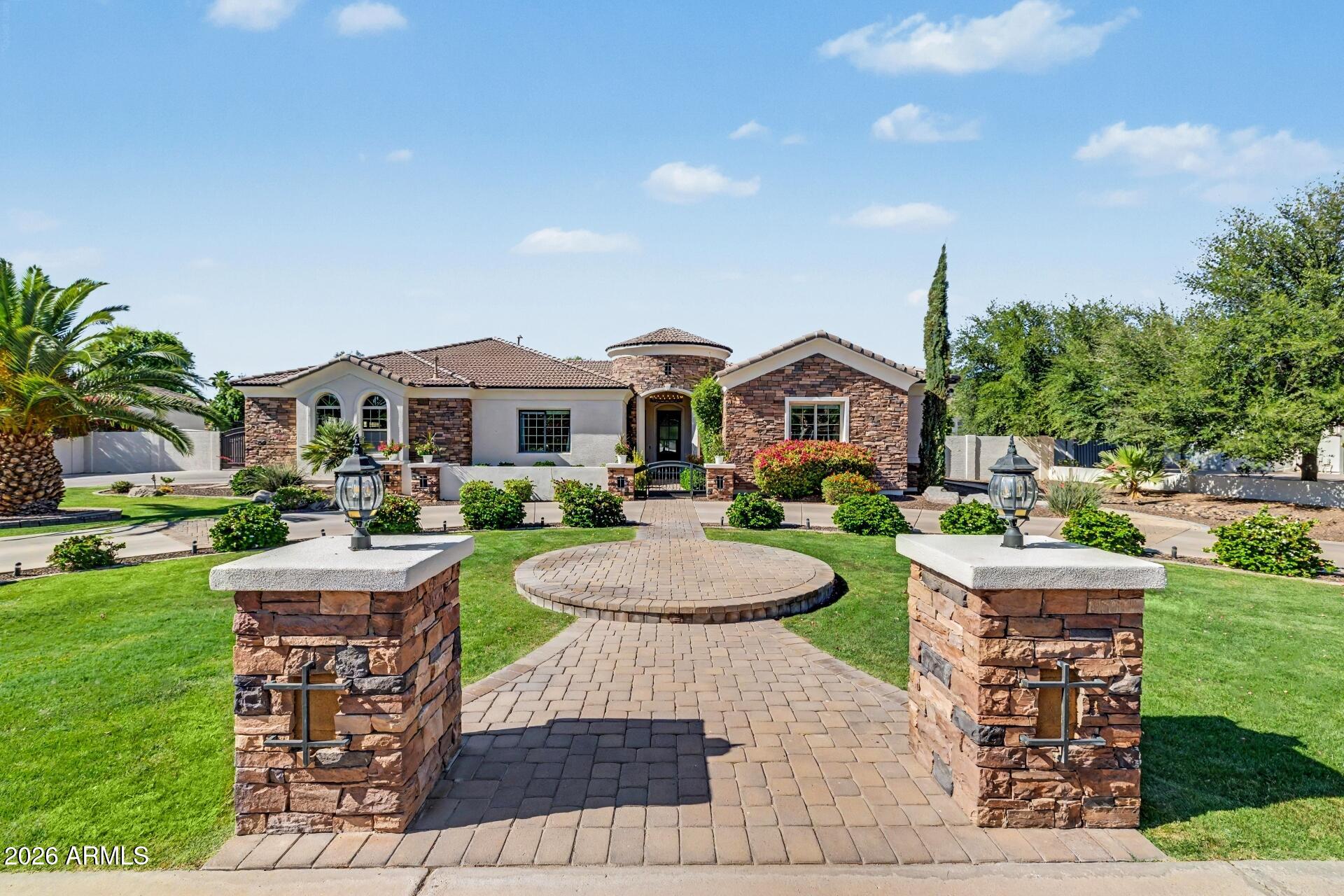 2776 E TAURUS Place