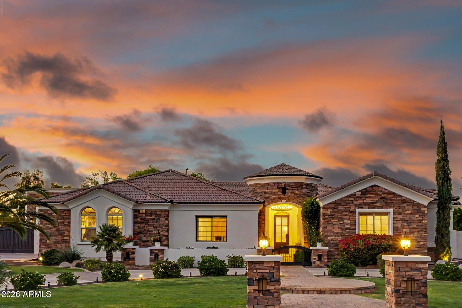 2776 E TAURUS Place