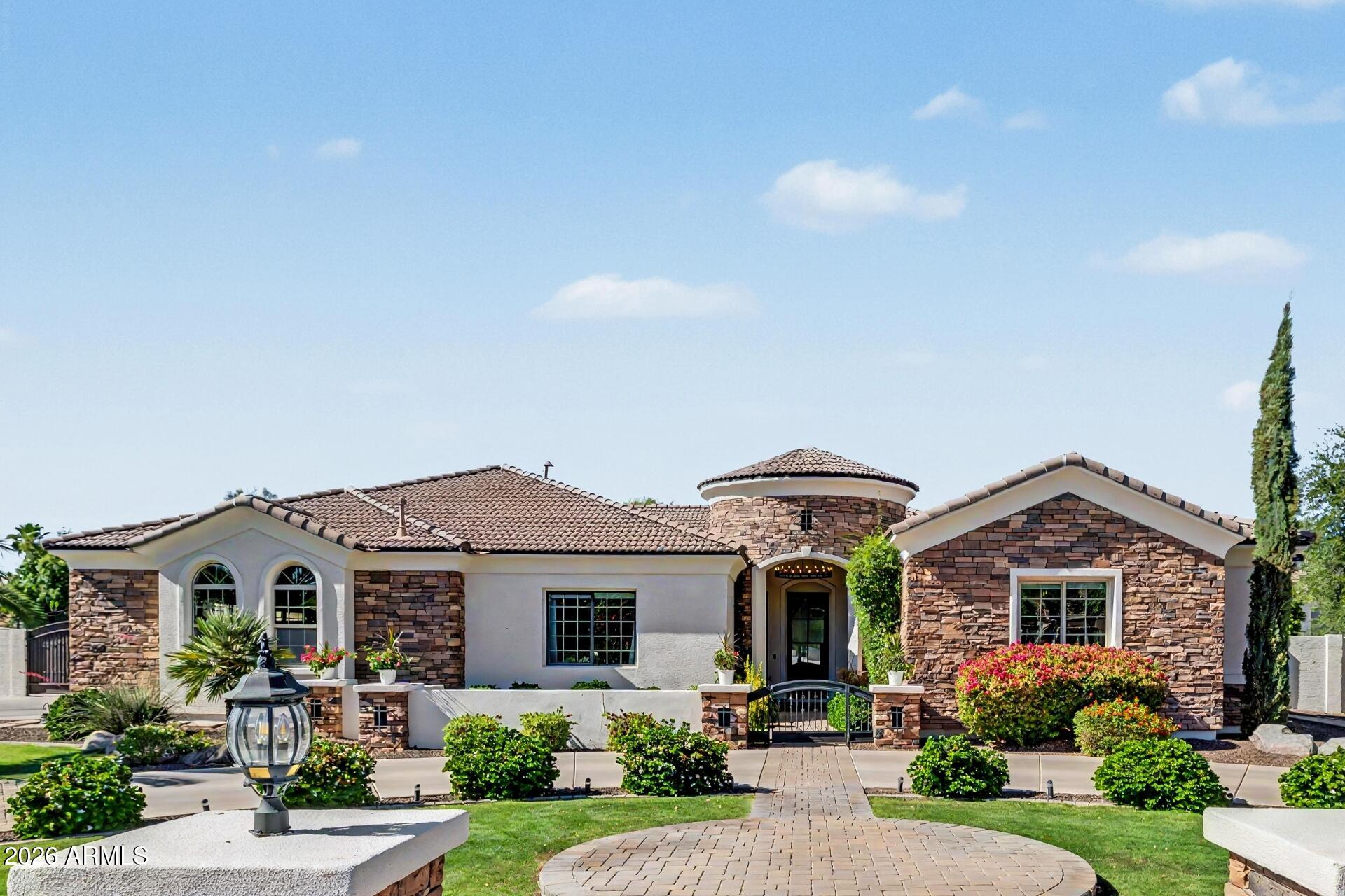 2776 E TAURUS Place