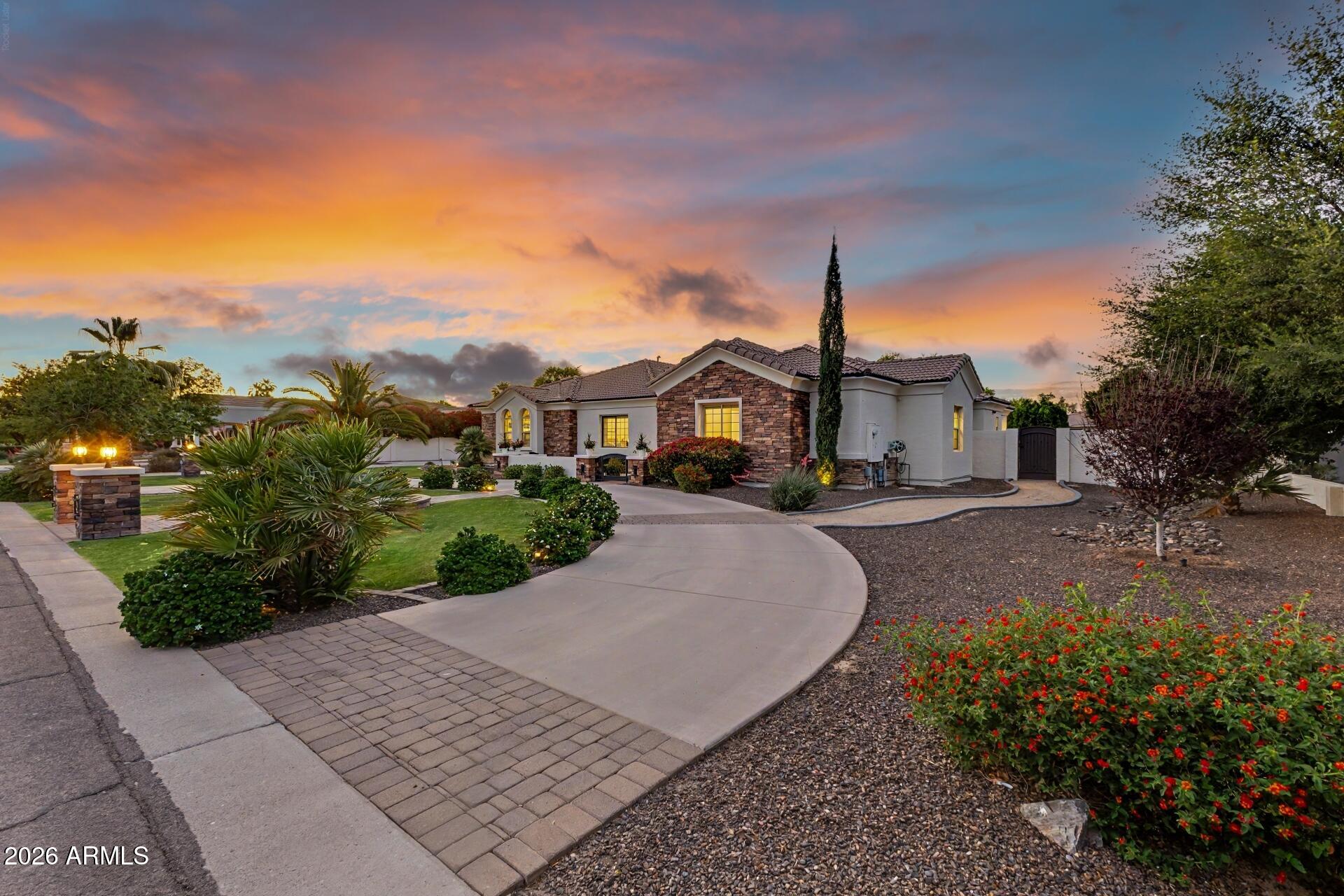 2776 E TAURUS Place