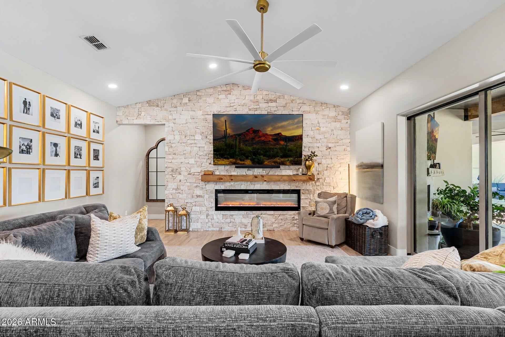 2776 E TAURUS Place