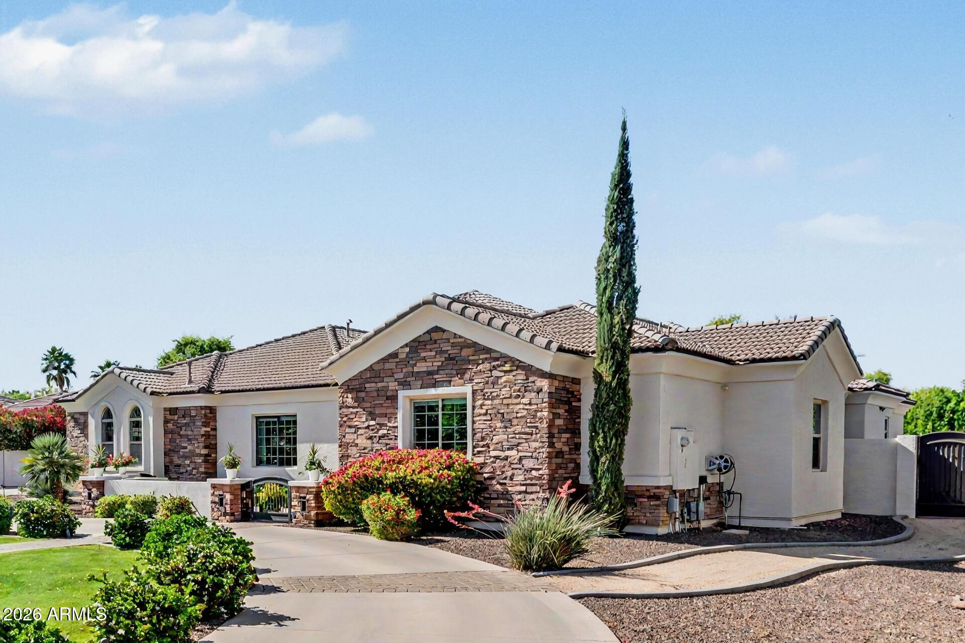 2776 E TAURUS Place