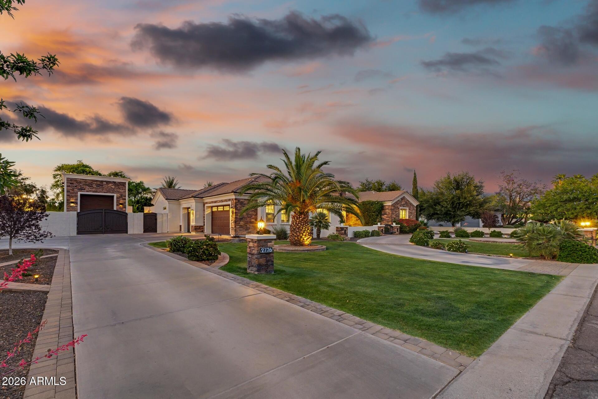2776 E TAURUS Place