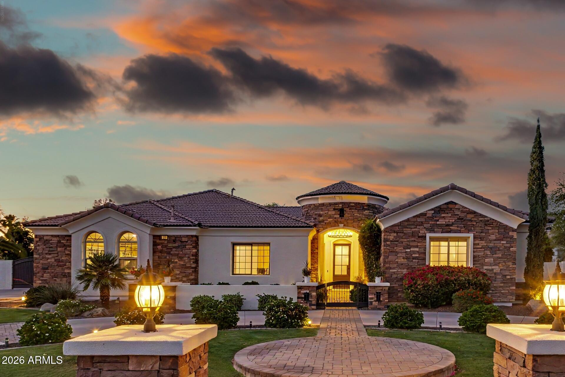 2776 E TAURUS Place