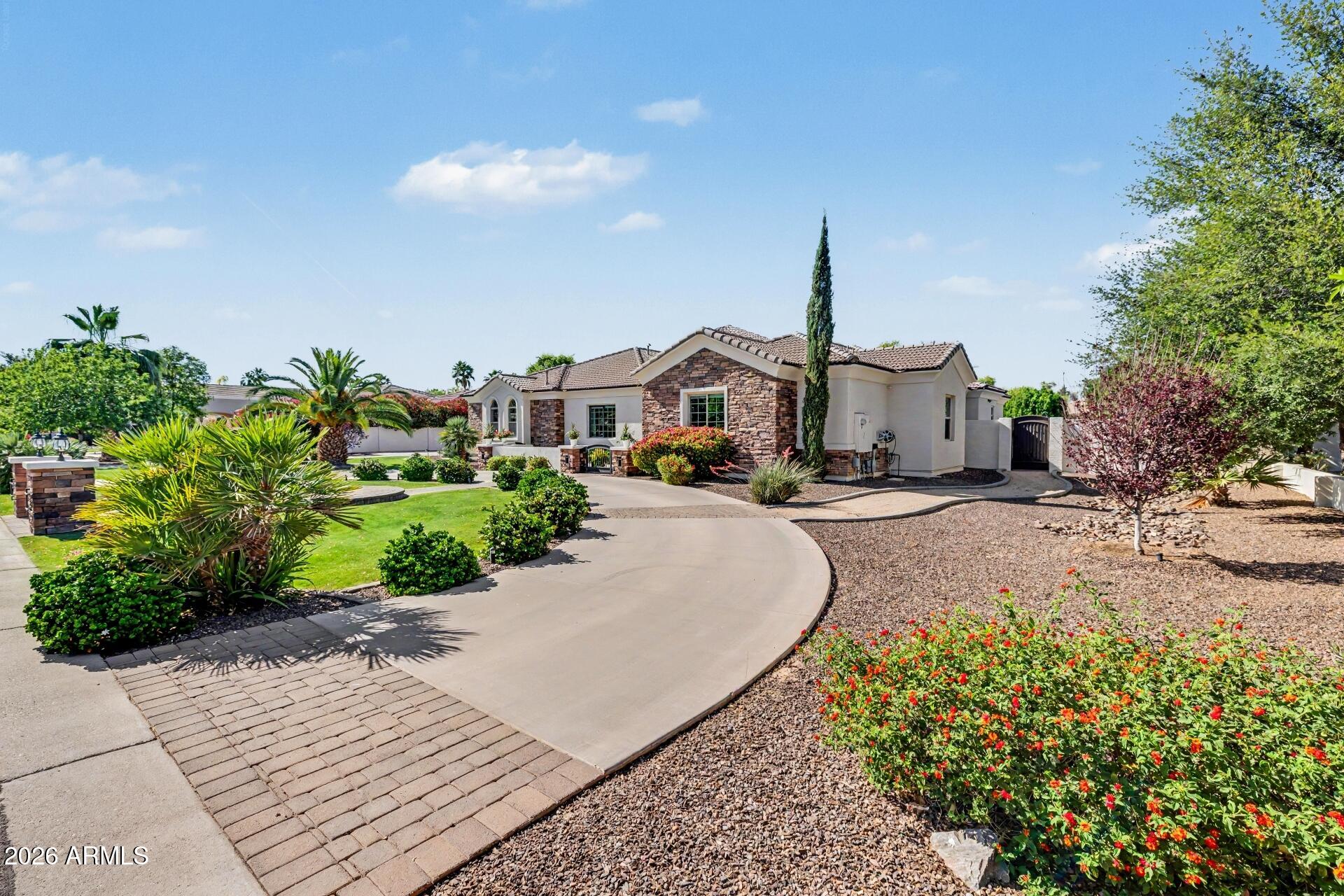 2776 E TAURUS Place