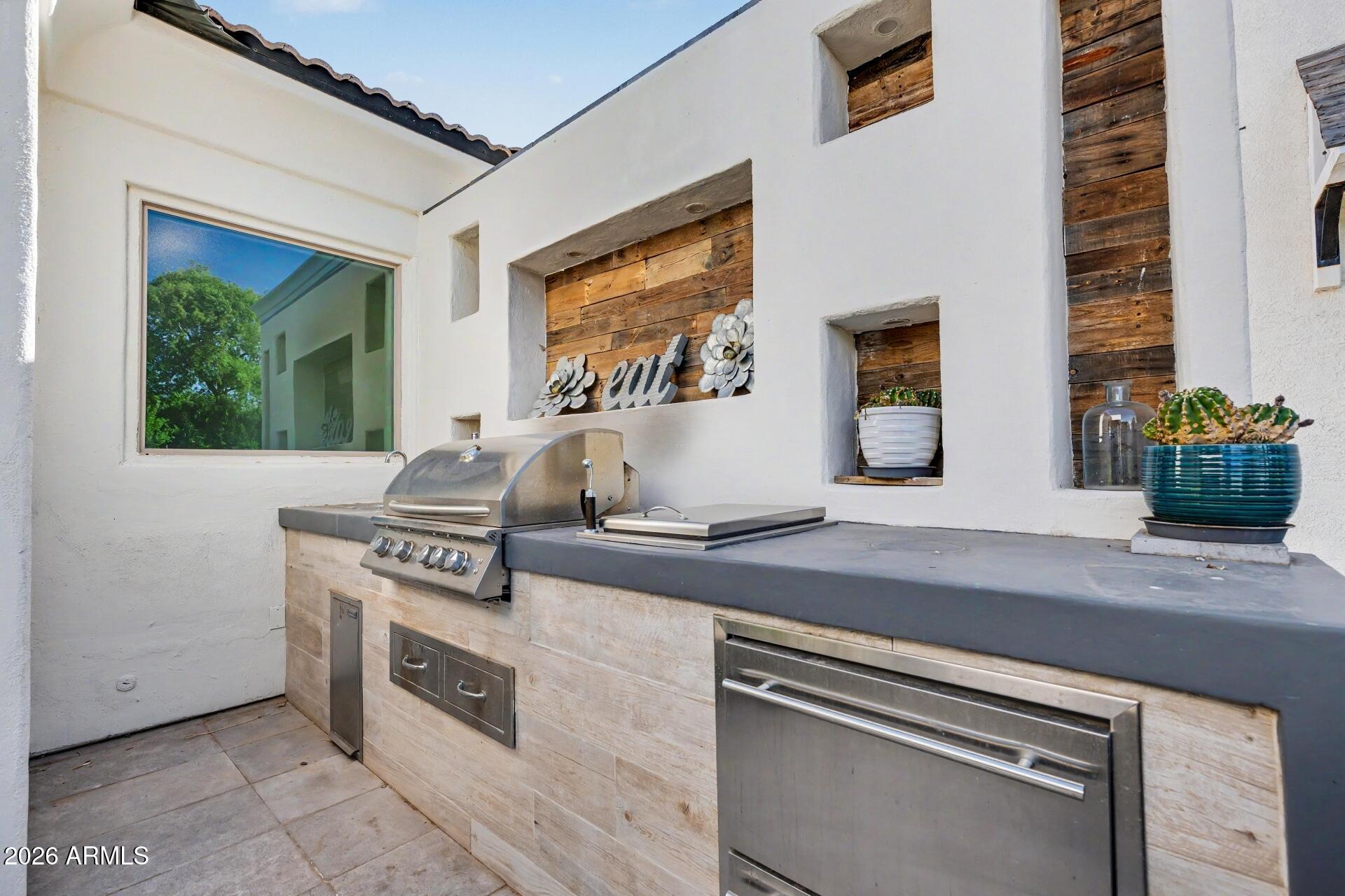 2776 E TAURUS Place