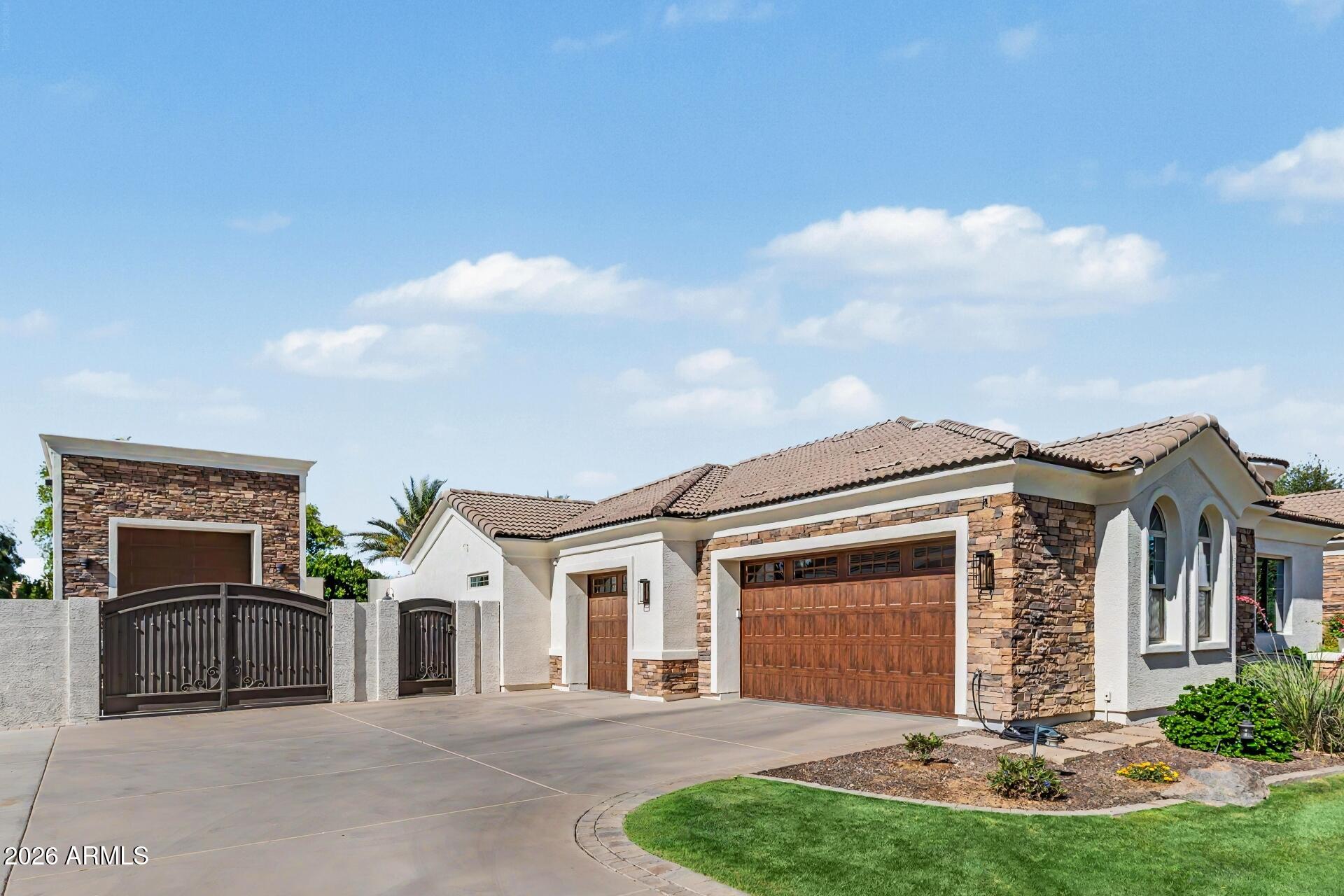 2776 E TAURUS Place