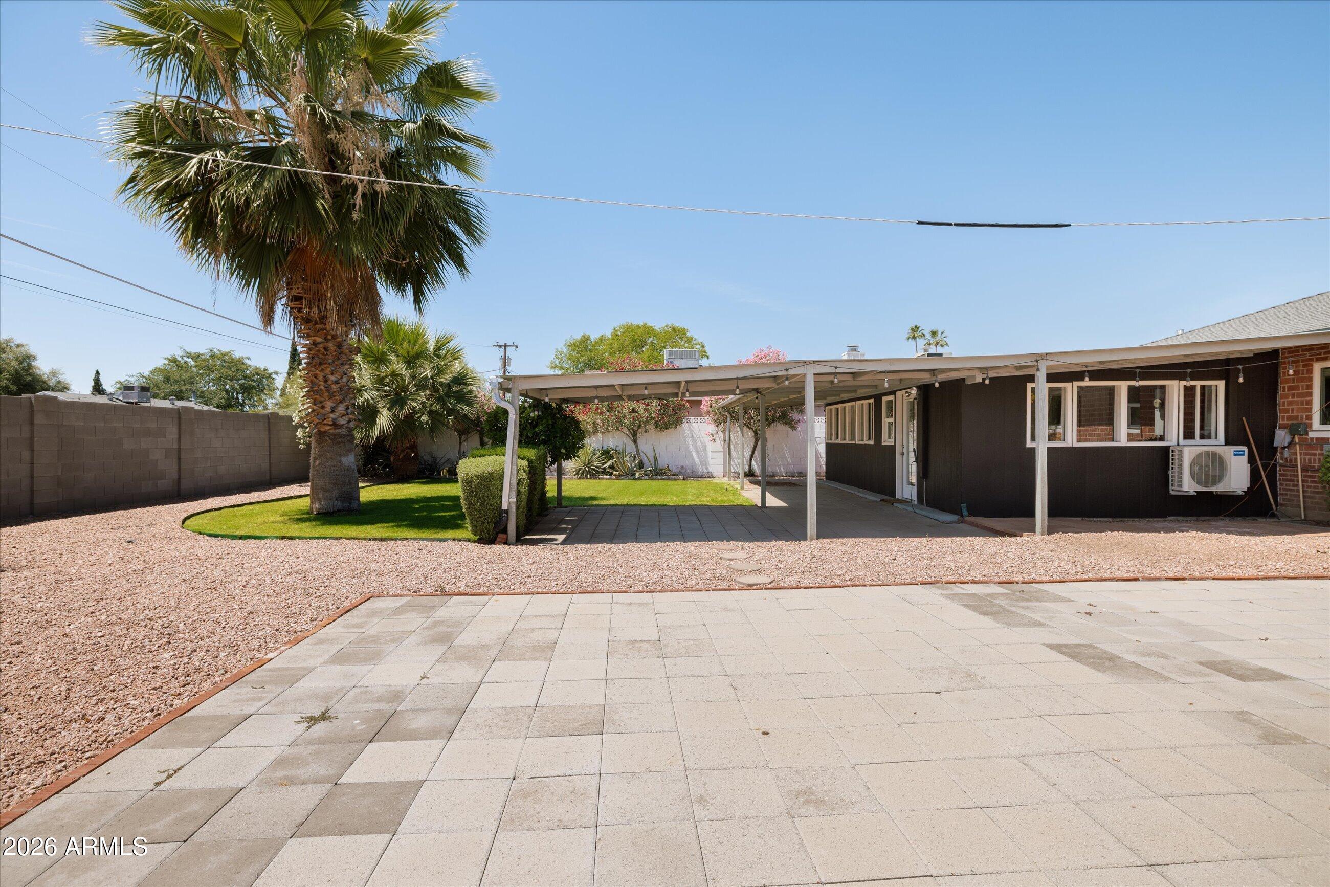 707 W LUKE Avenue