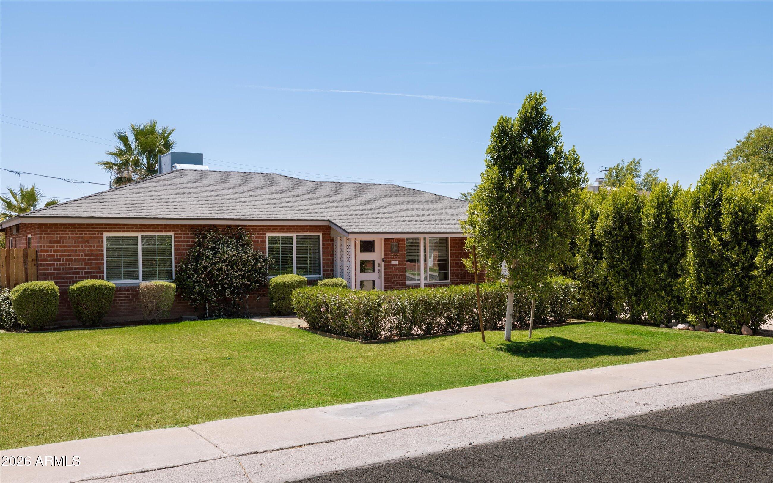 707 W LUKE Avenue