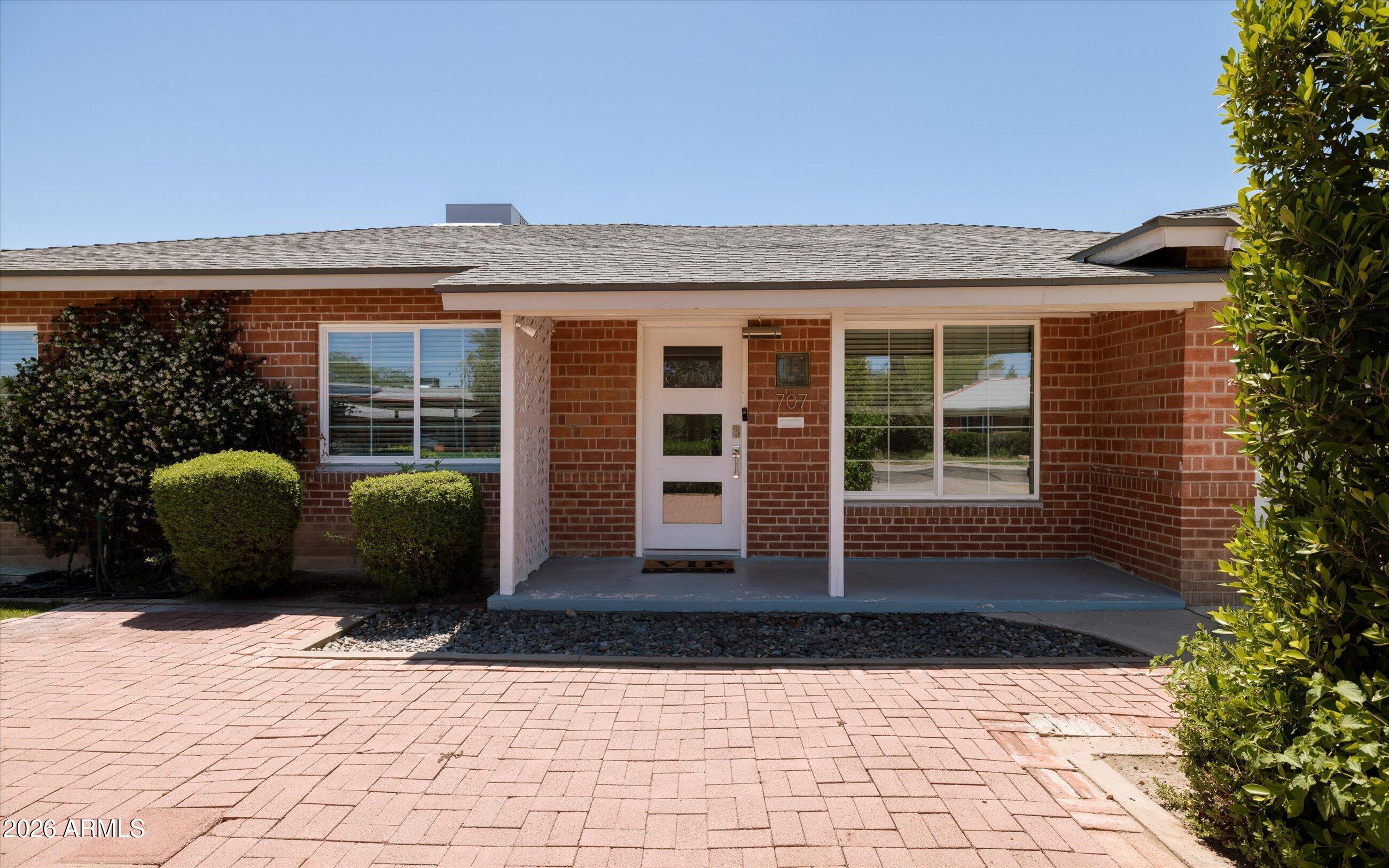 707 W LUKE Avenue