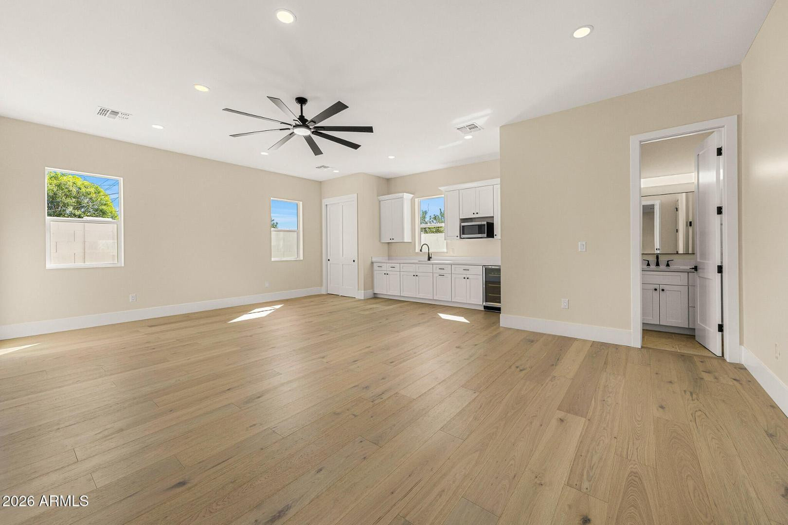 3002 N 53rd Place