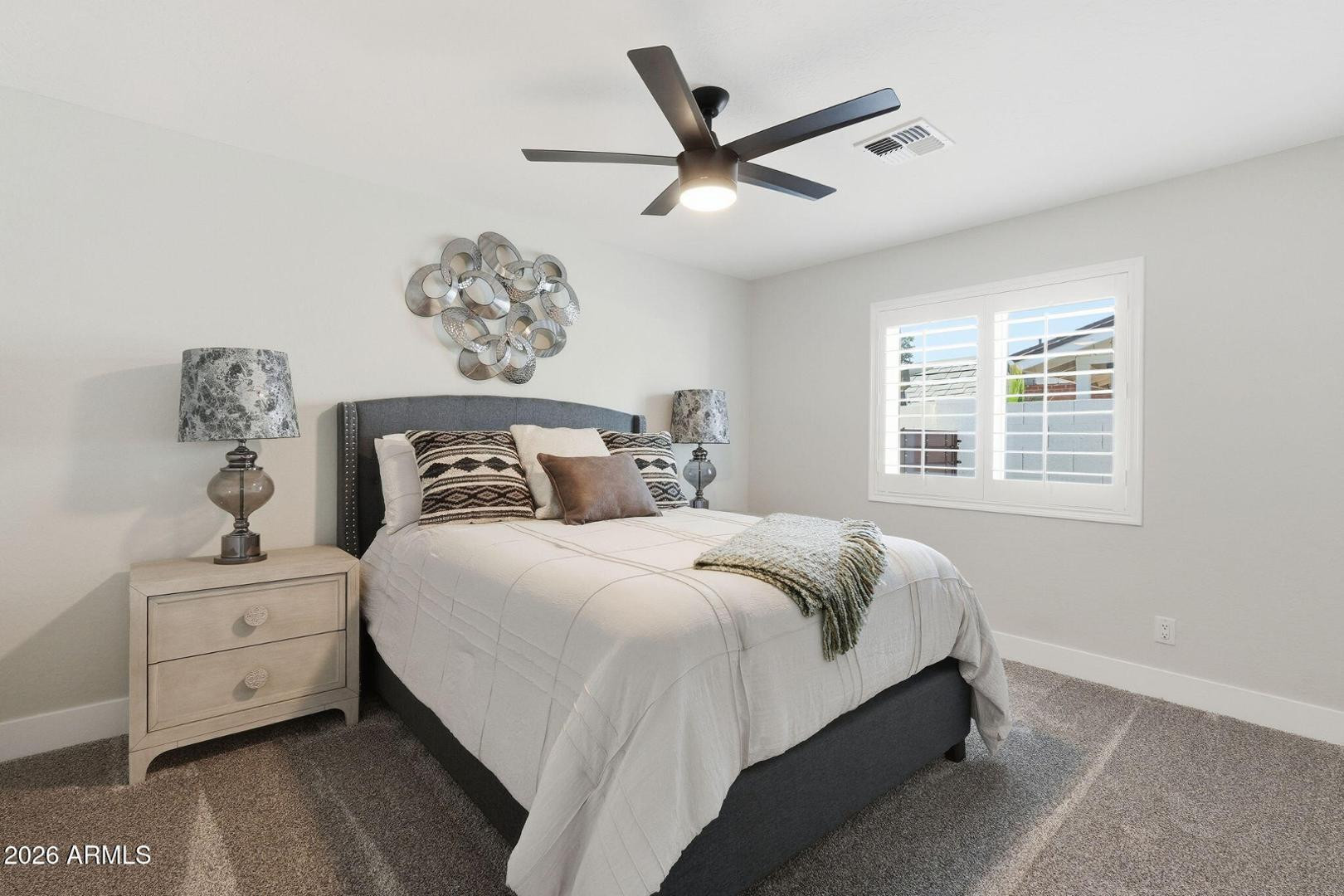 3041 E Elm
