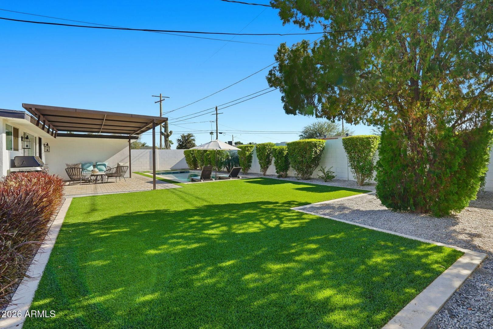3041 E Elm