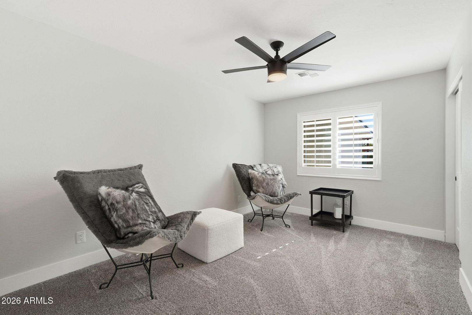 3041 E Elm