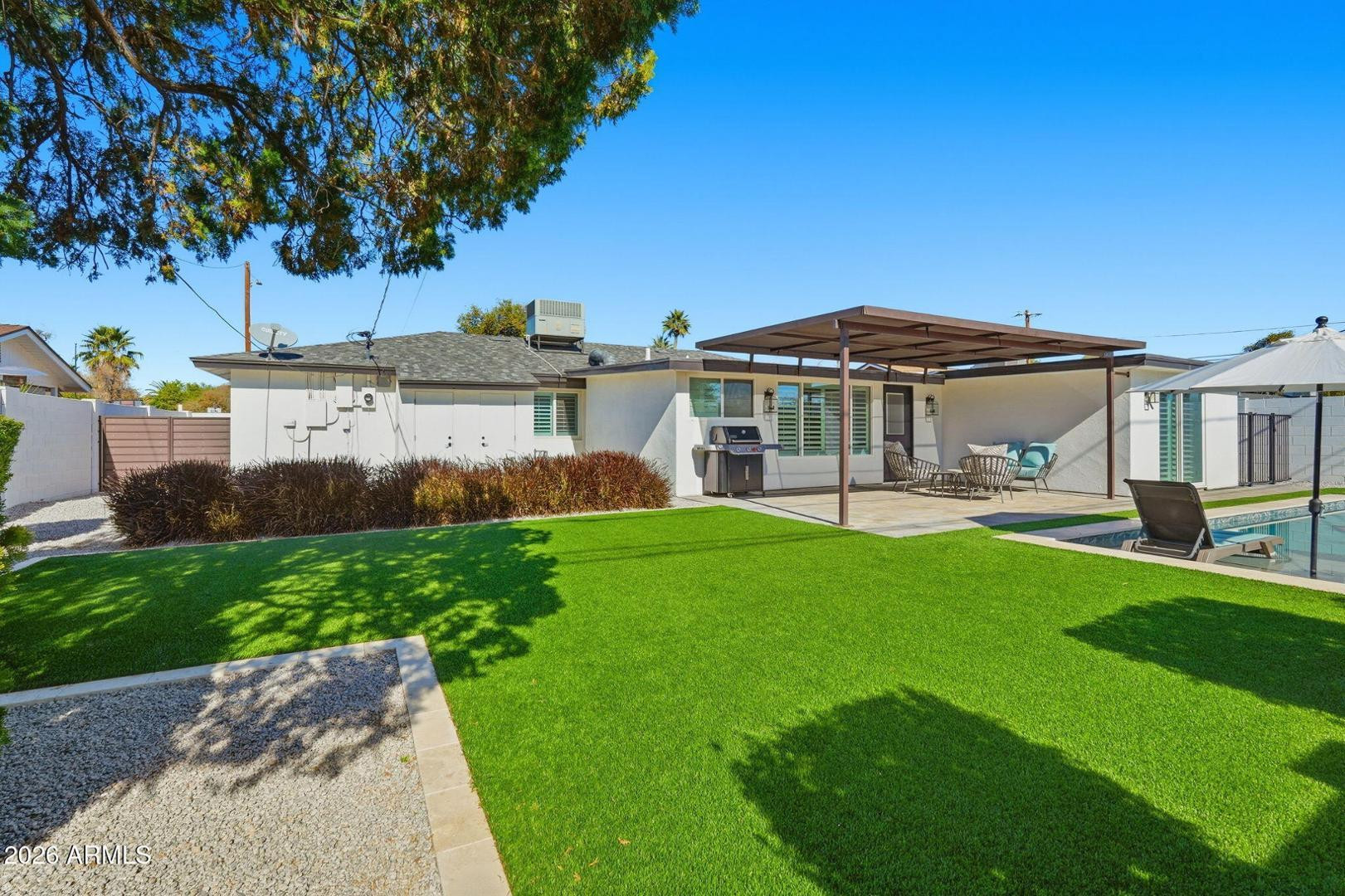 3041 E Elm