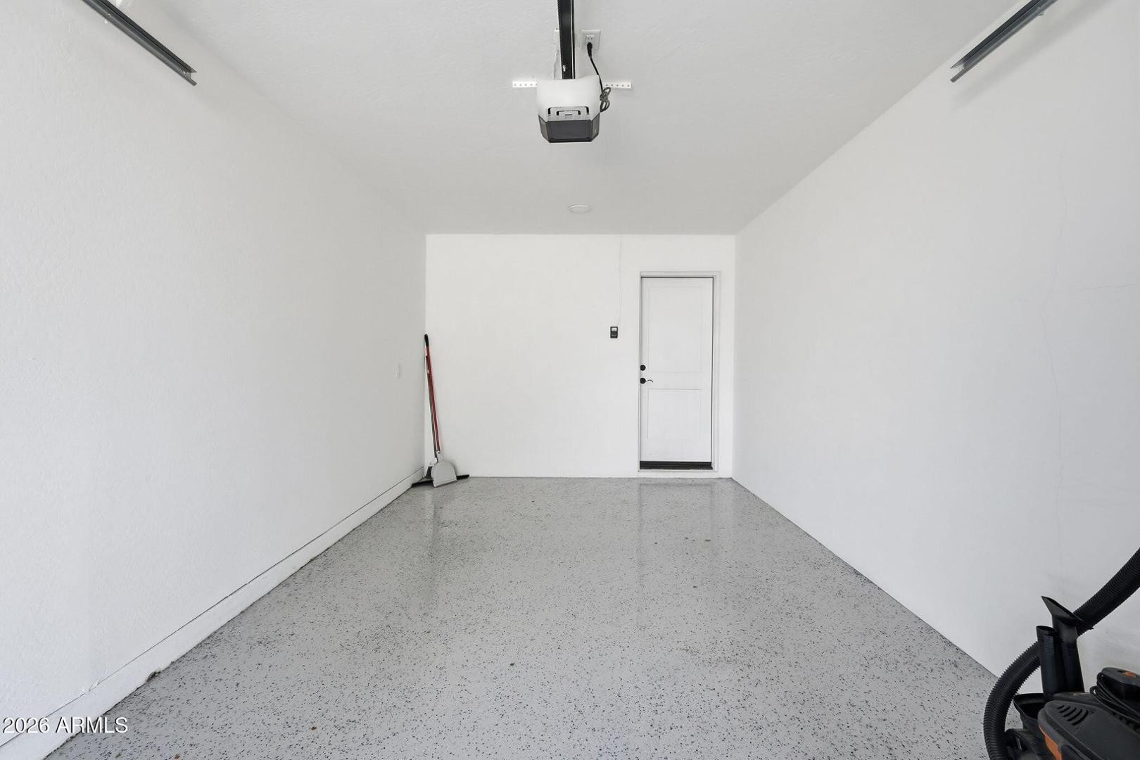 3041 E Elm