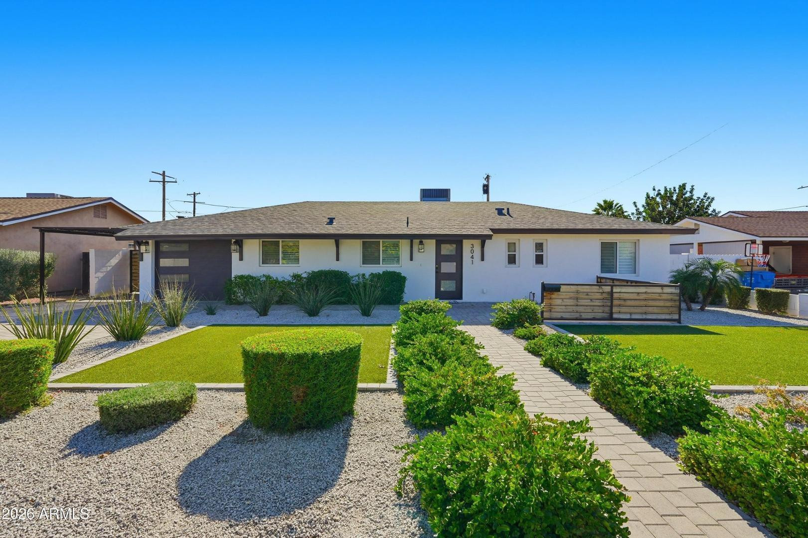 3041 E Elm
