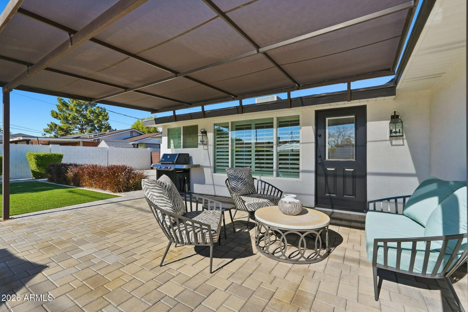 3041 E Elm