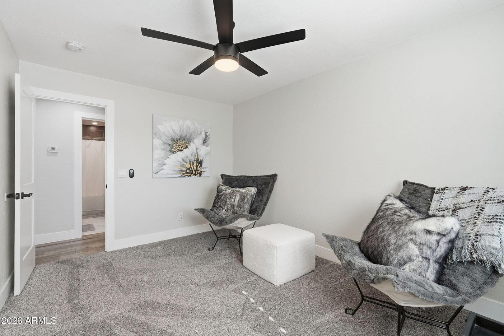 3041 E Elm
