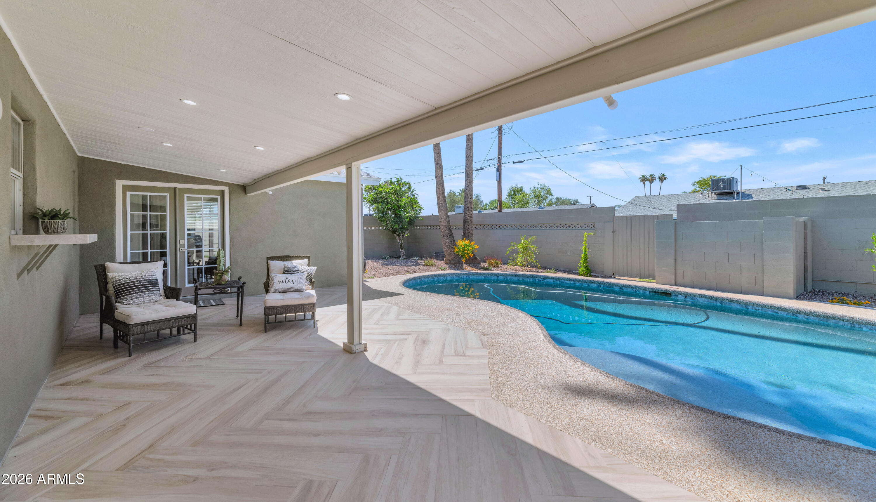 107 E MCKINLEY Street