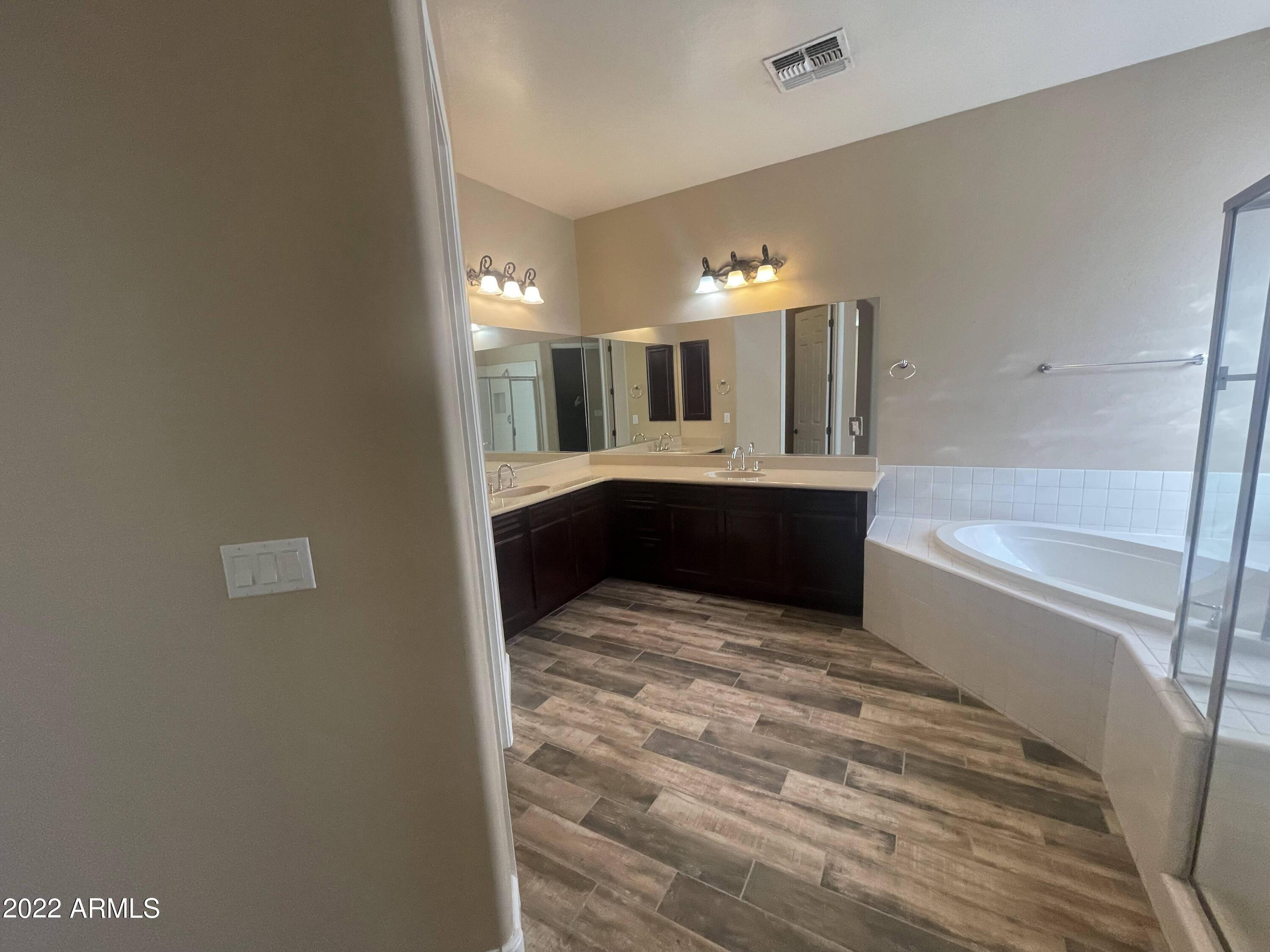 4263 E Maplewood Court