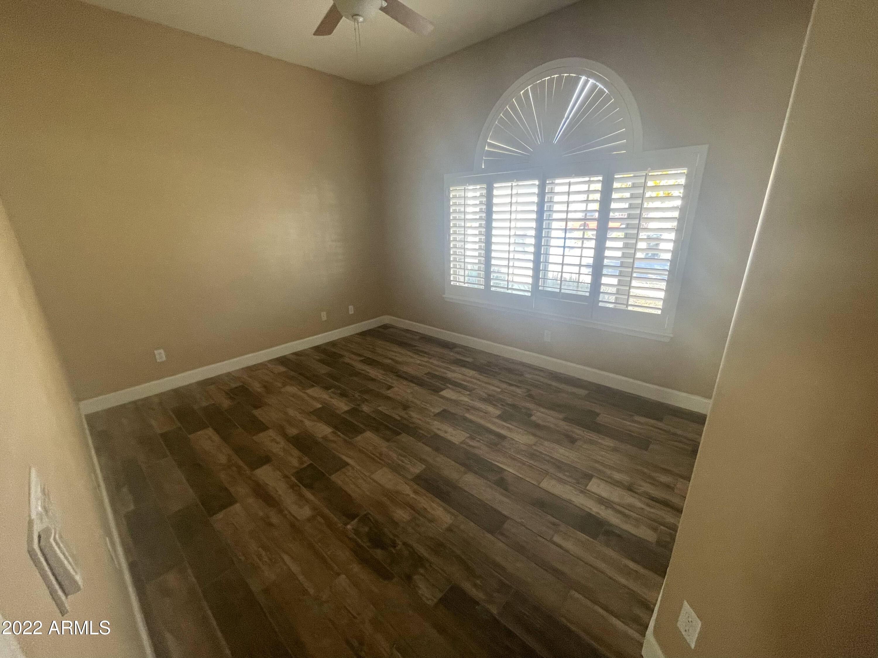 4263 E Maplewood Court