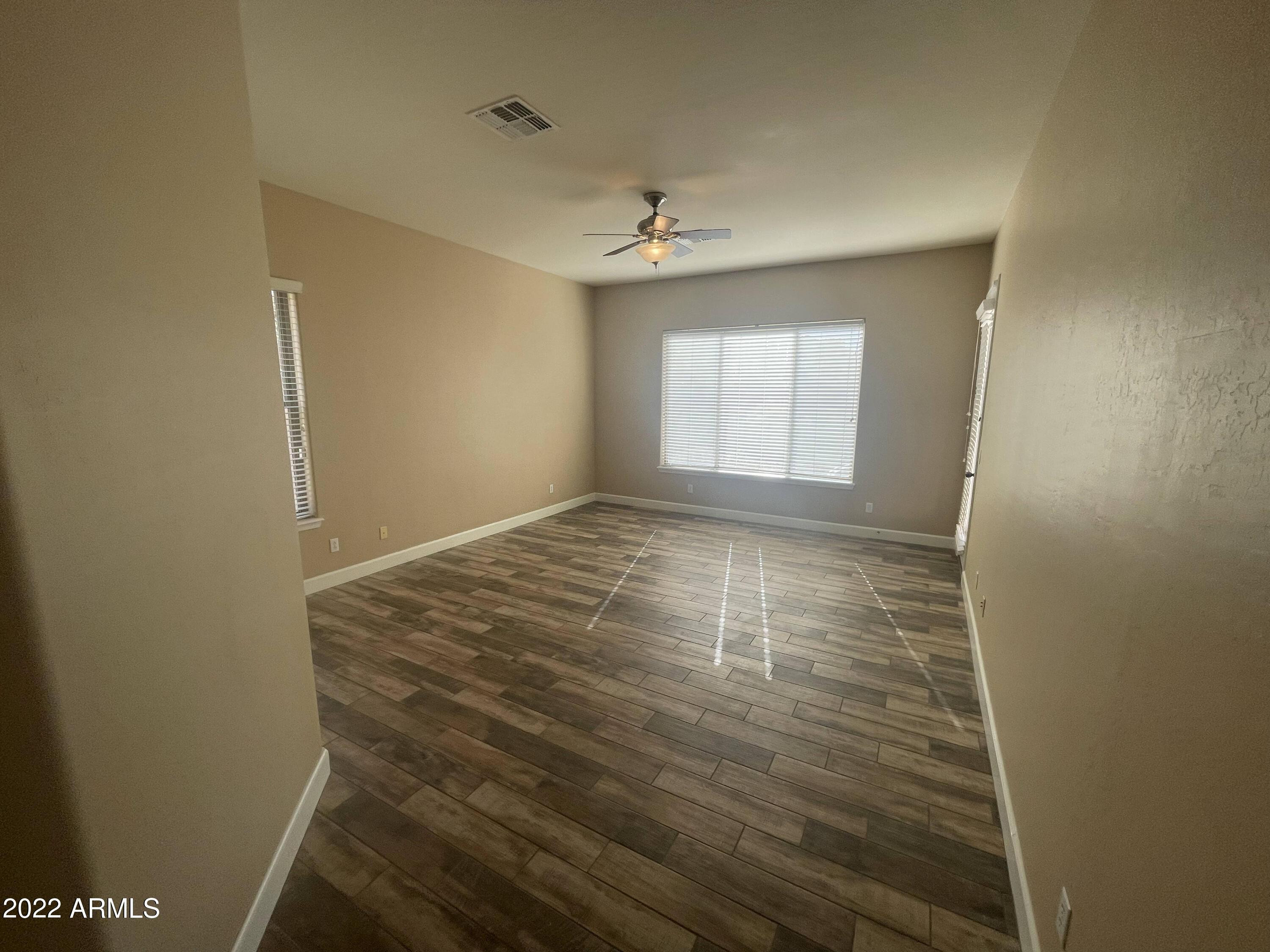 4263 E Maplewood Court