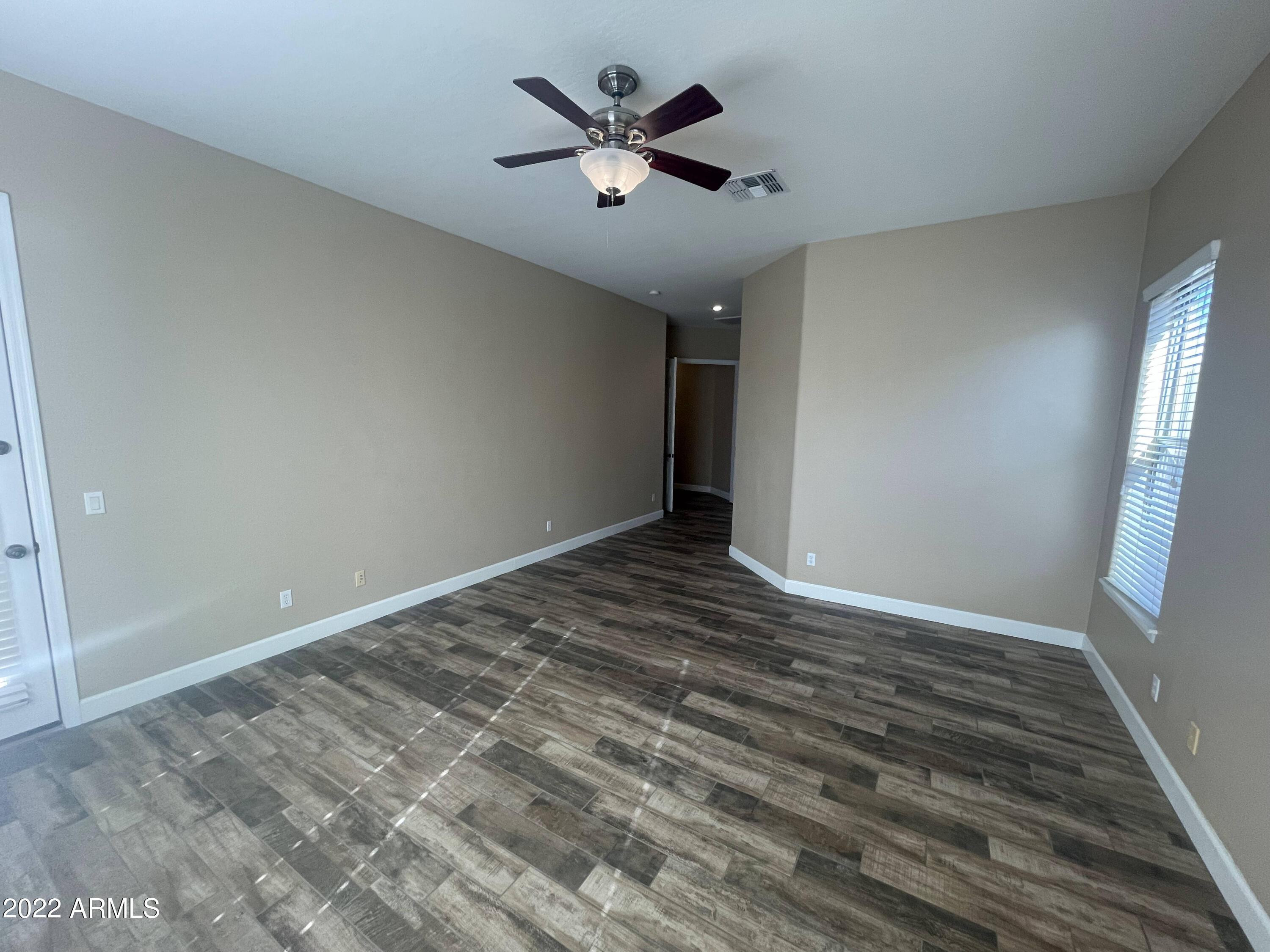 4263 E Maplewood Court