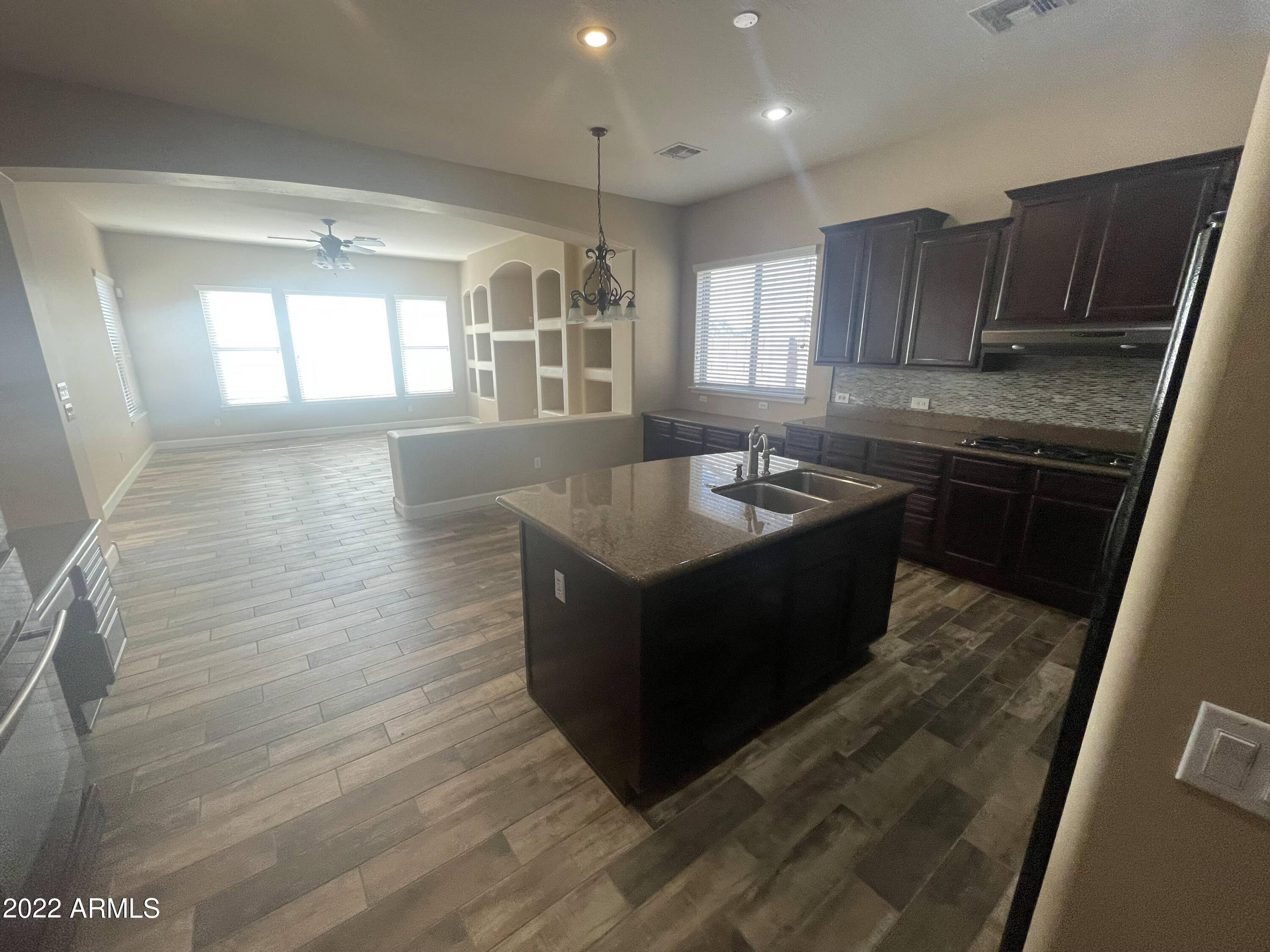 4263 E Maplewood Court