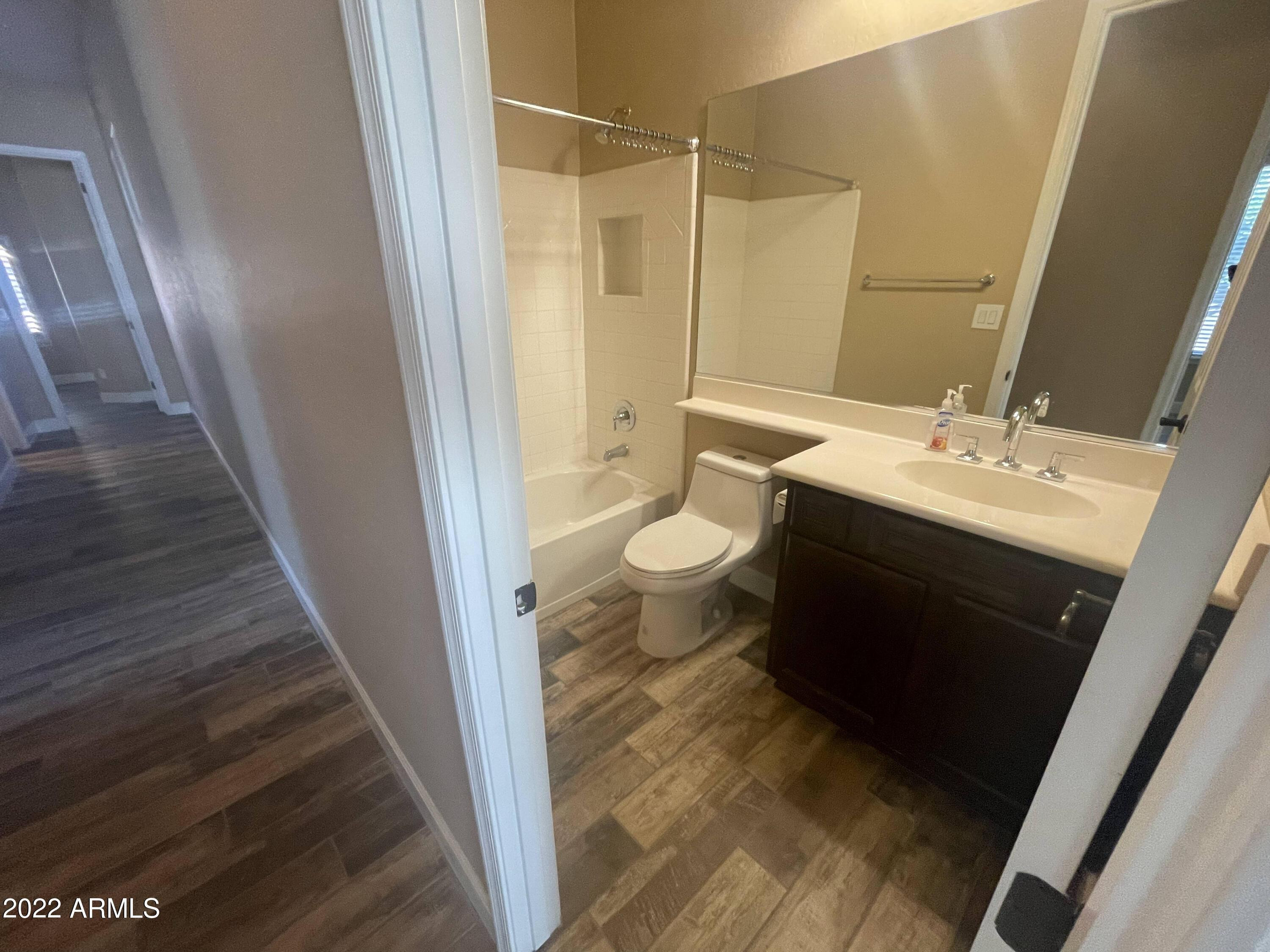 4263 E Maplewood Court