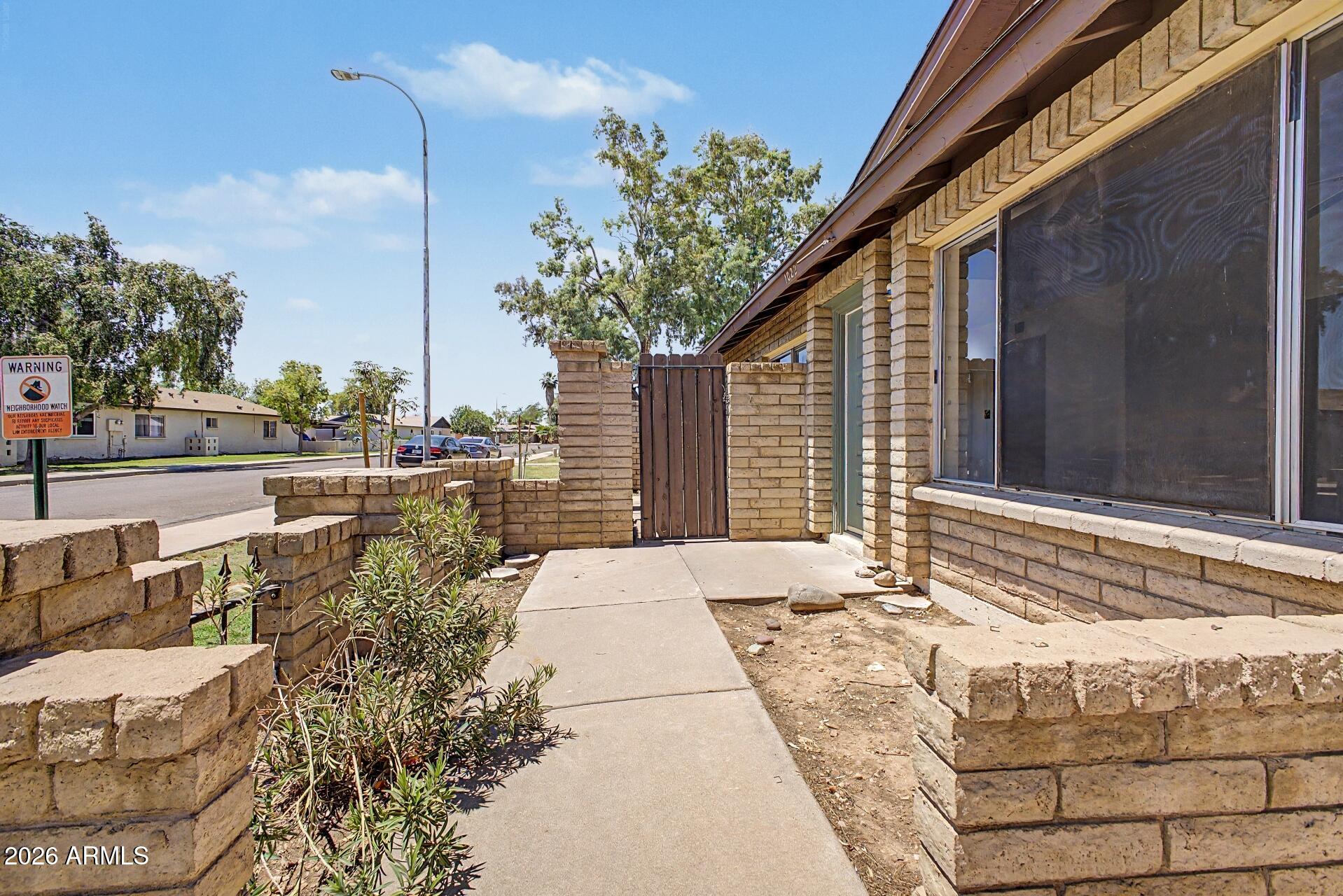 1022 W MALIBU Drive