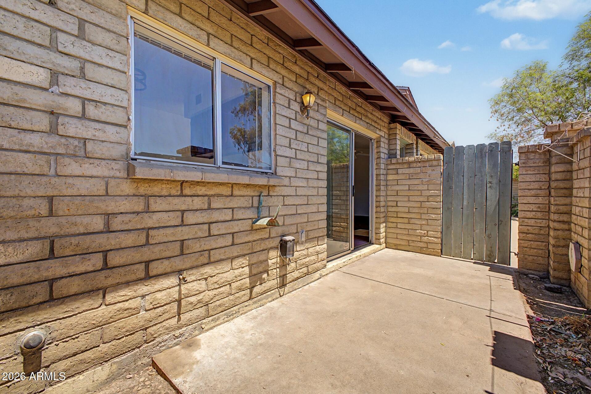 1022 W MALIBU Drive
