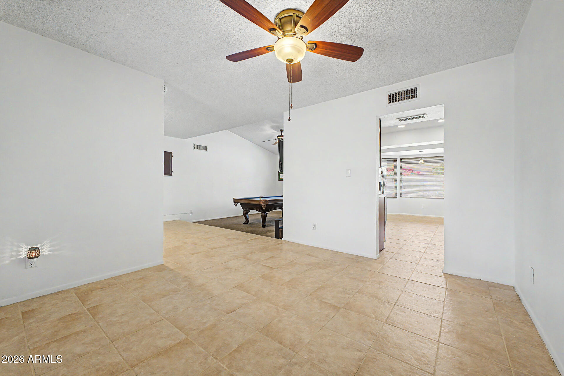 4114 W HARTFORD Avenue