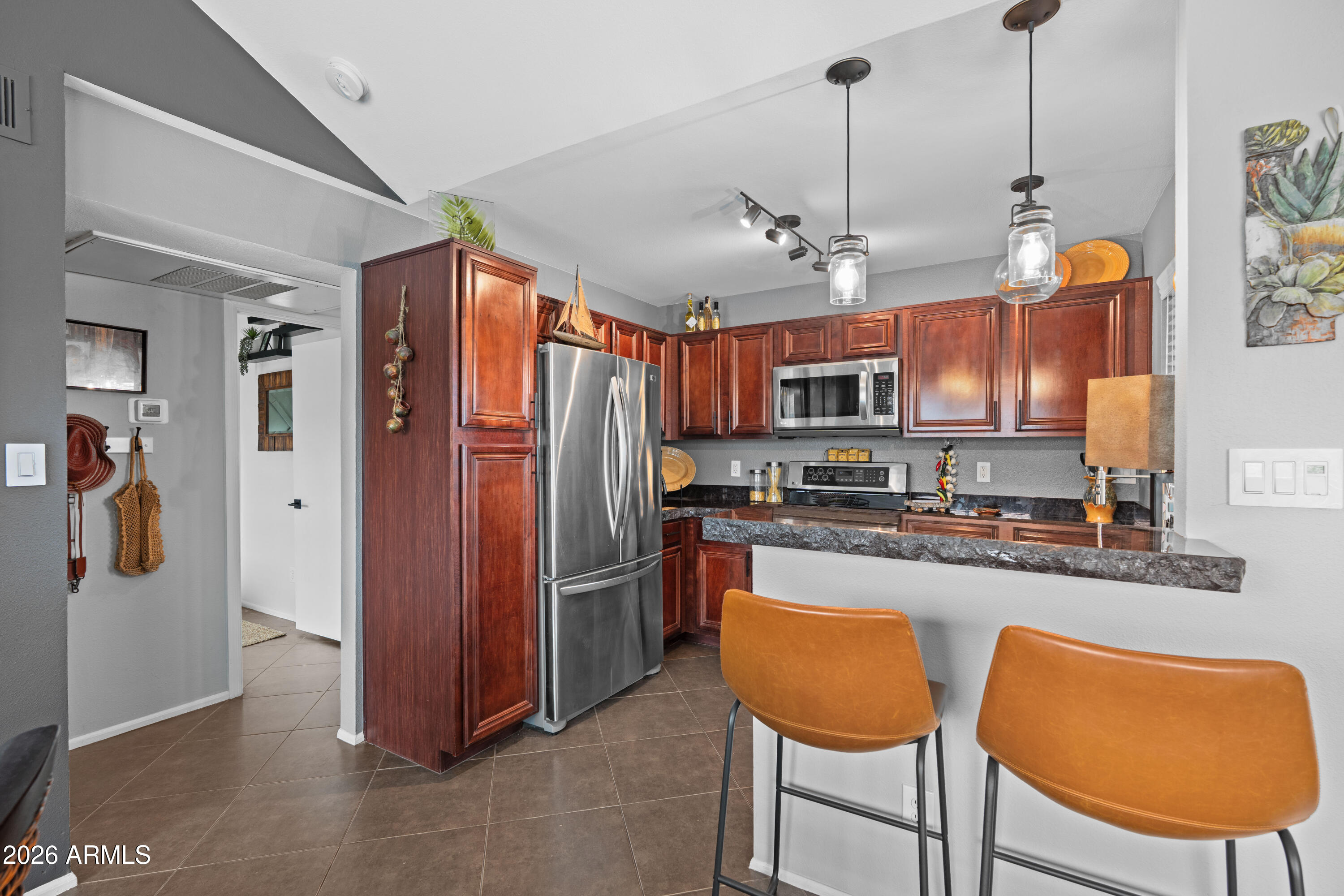 10115 E MOUNTAIN VIEW Road 2048