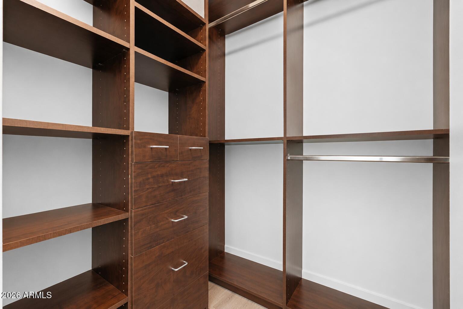 10115 E MOUNTAIN VIEW Road 2048