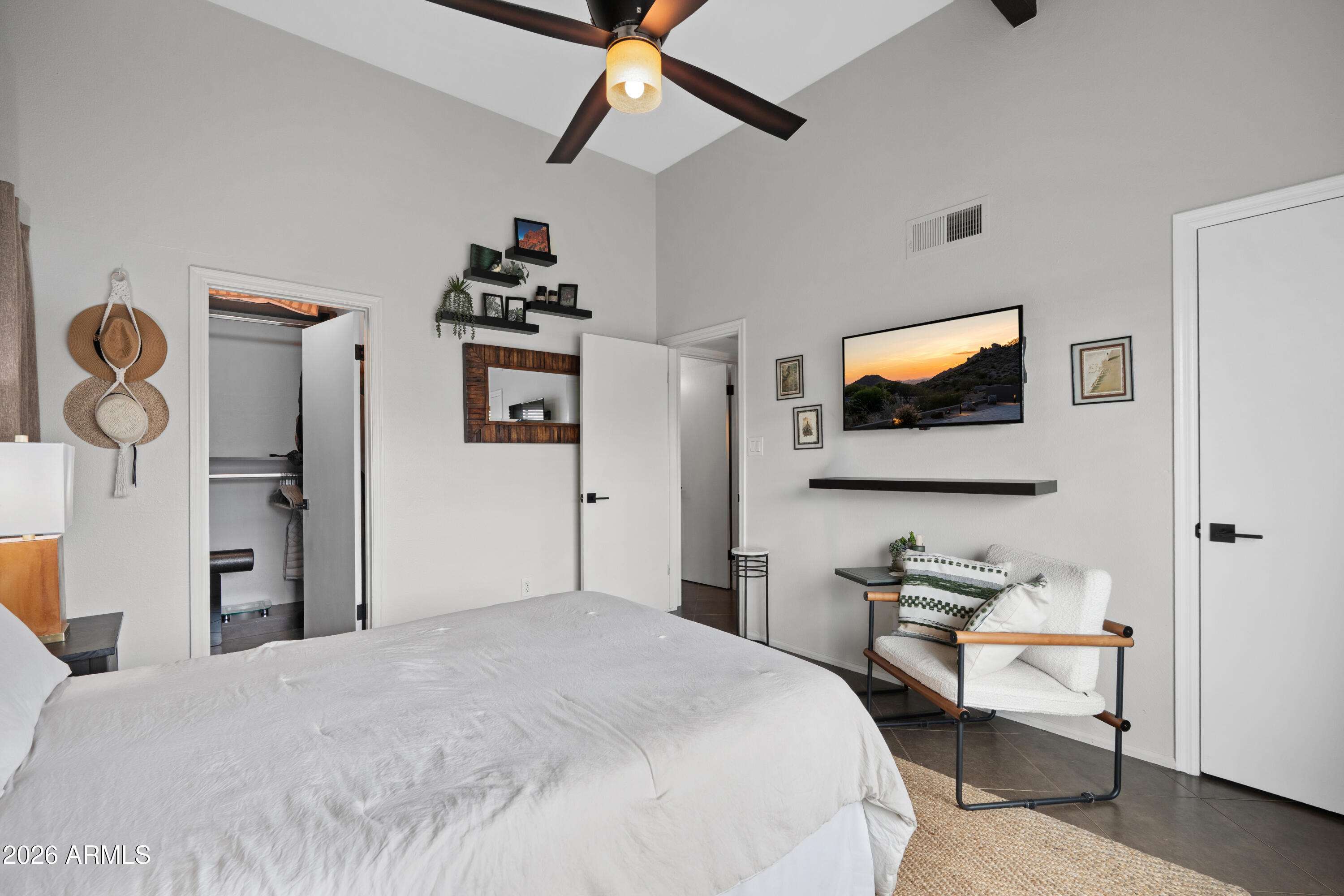 10115 E MOUNTAIN VIEW Road 2048