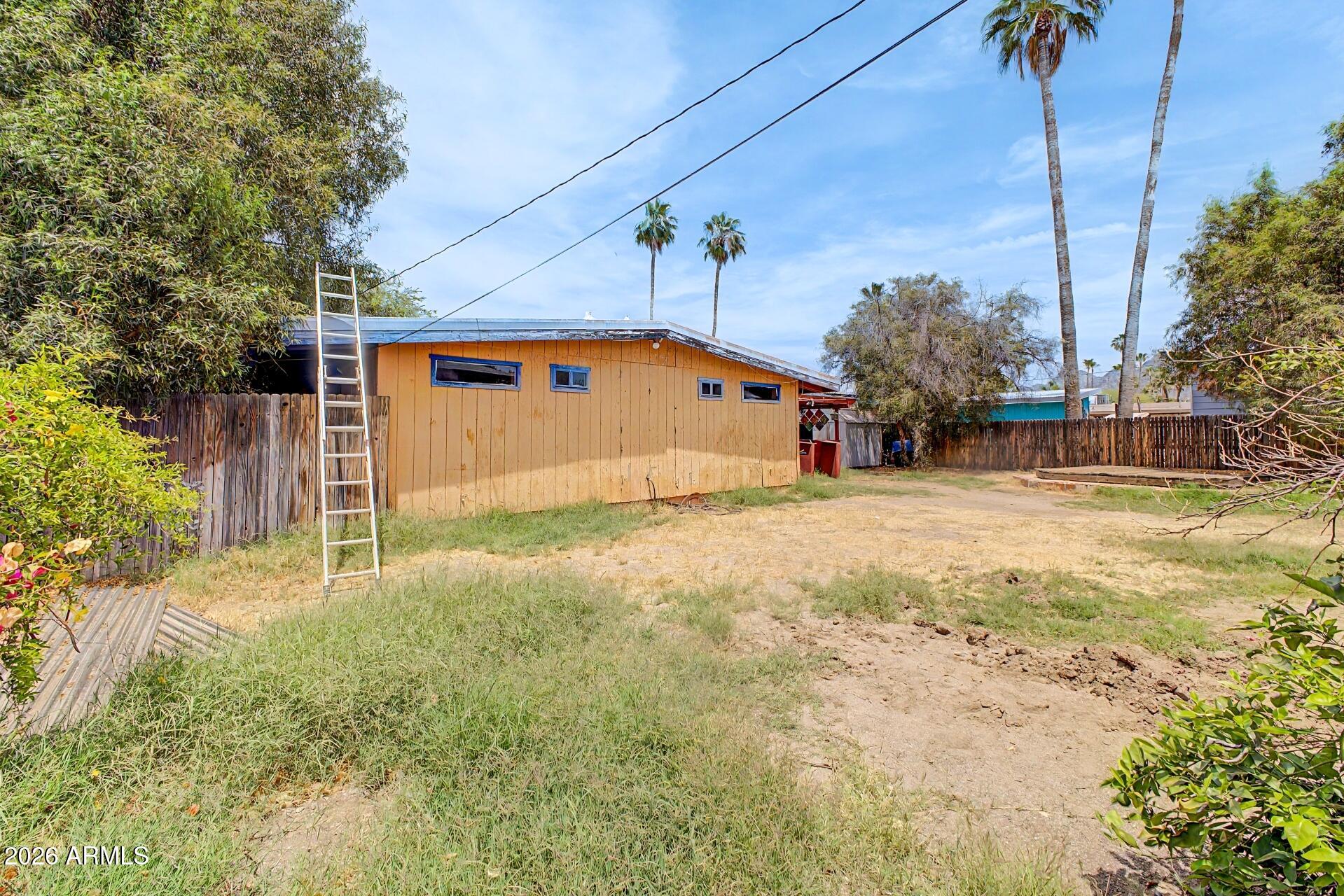1019 E NORTHVIEW Avenue