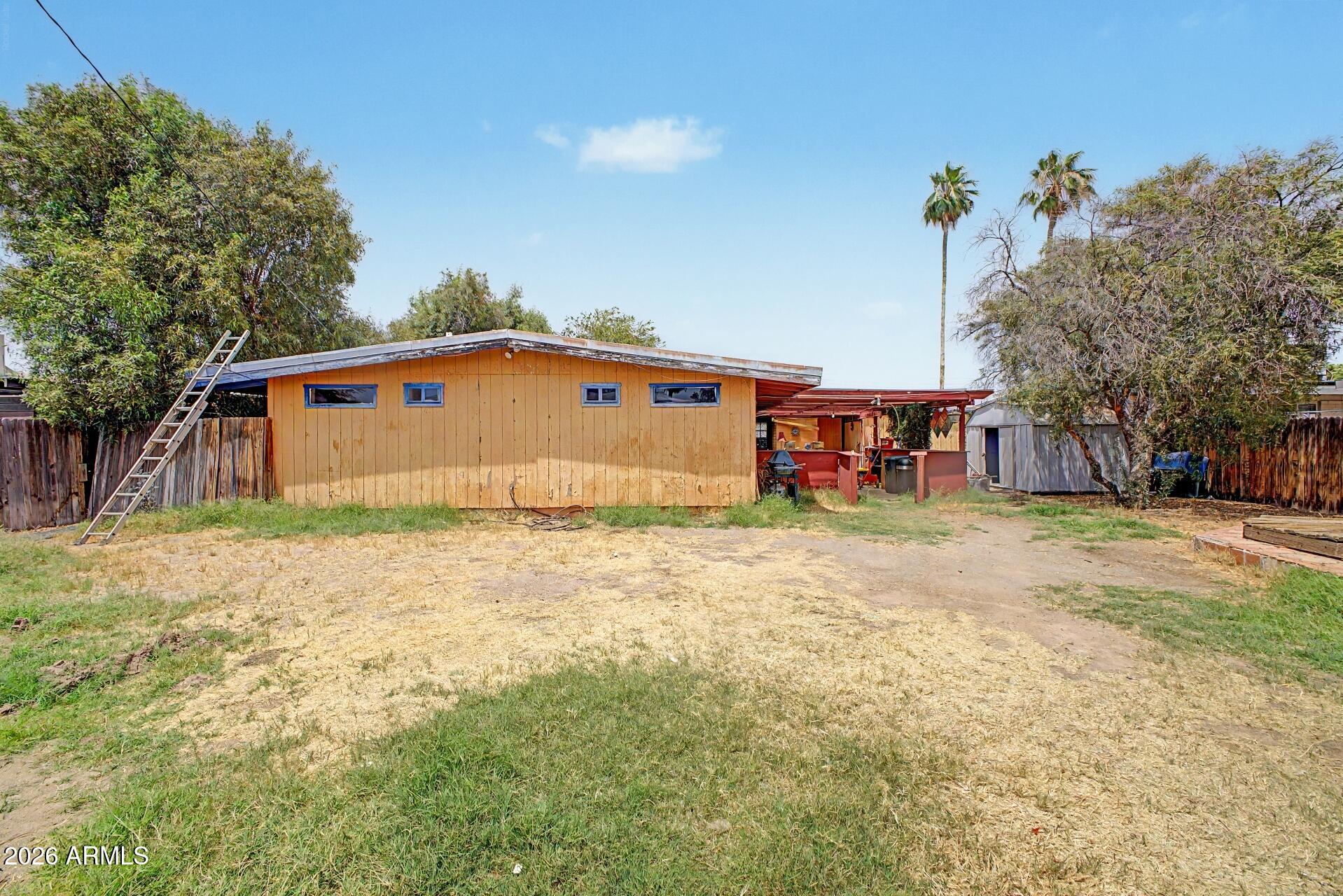 1019 E NORTHVIEW Avenue