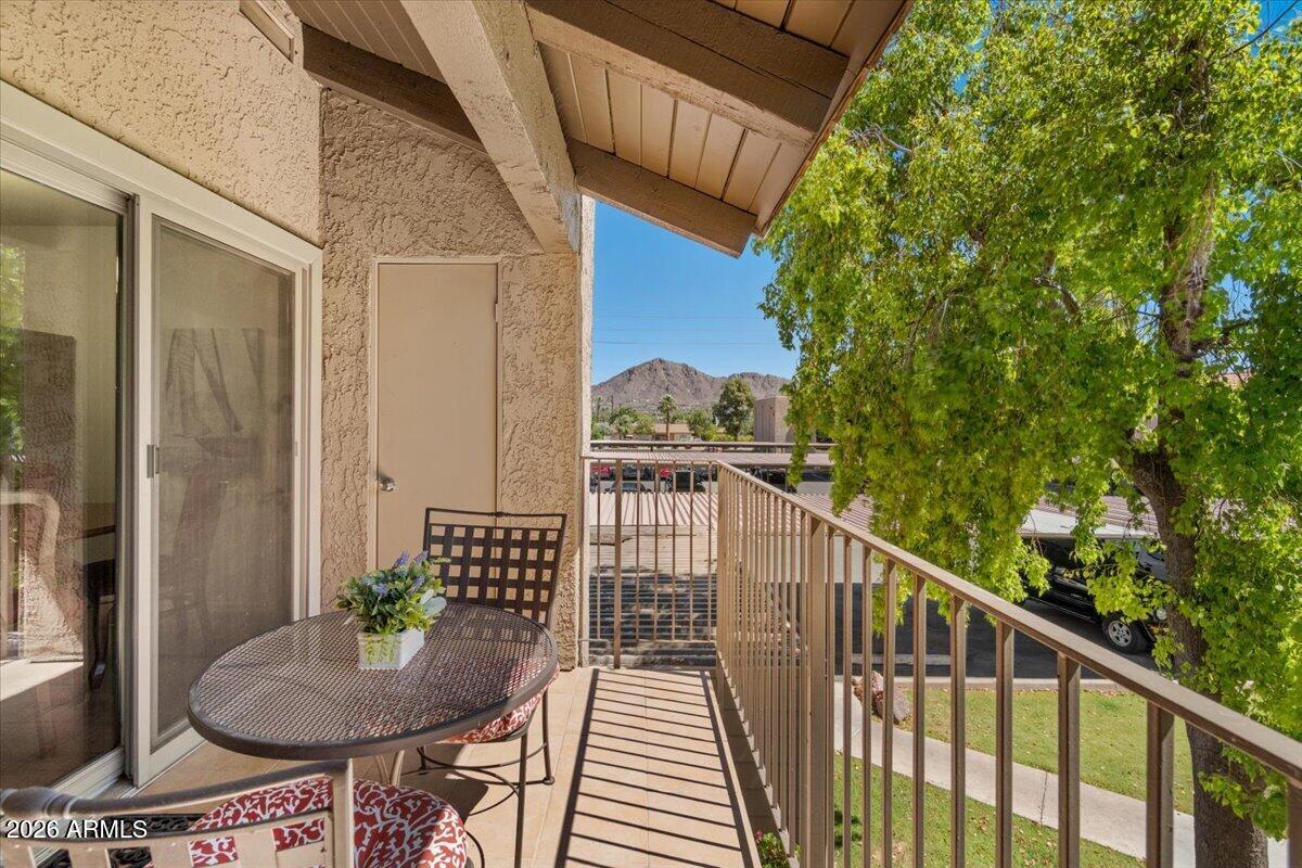 5525 E THOMAS Road O12