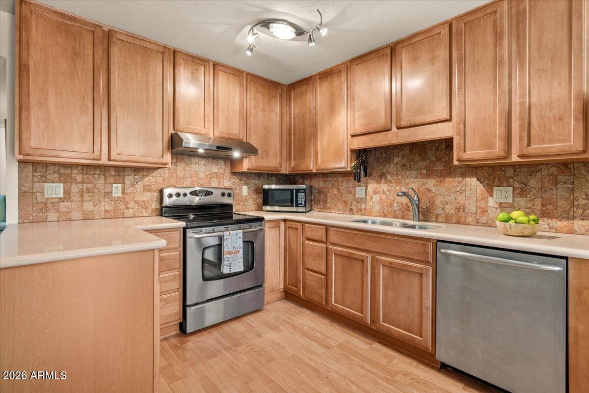 5525 E THOMAS Road O12