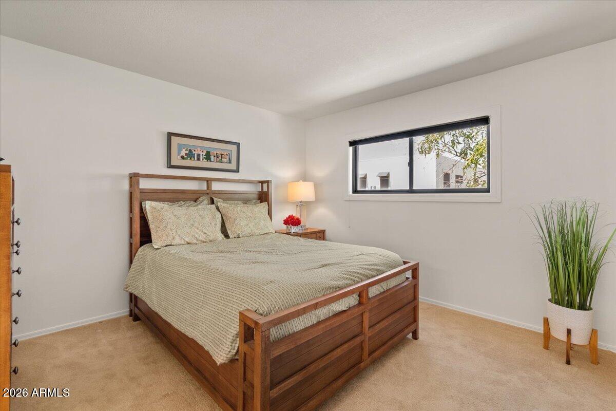 5525 E THOMAS Road O12