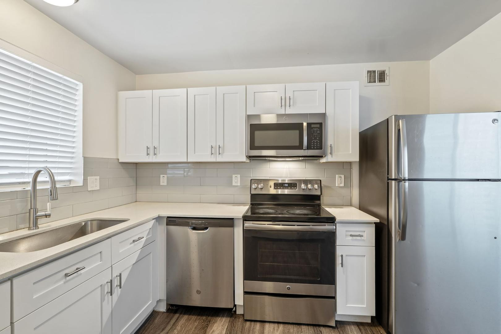 1707 N 18th B6