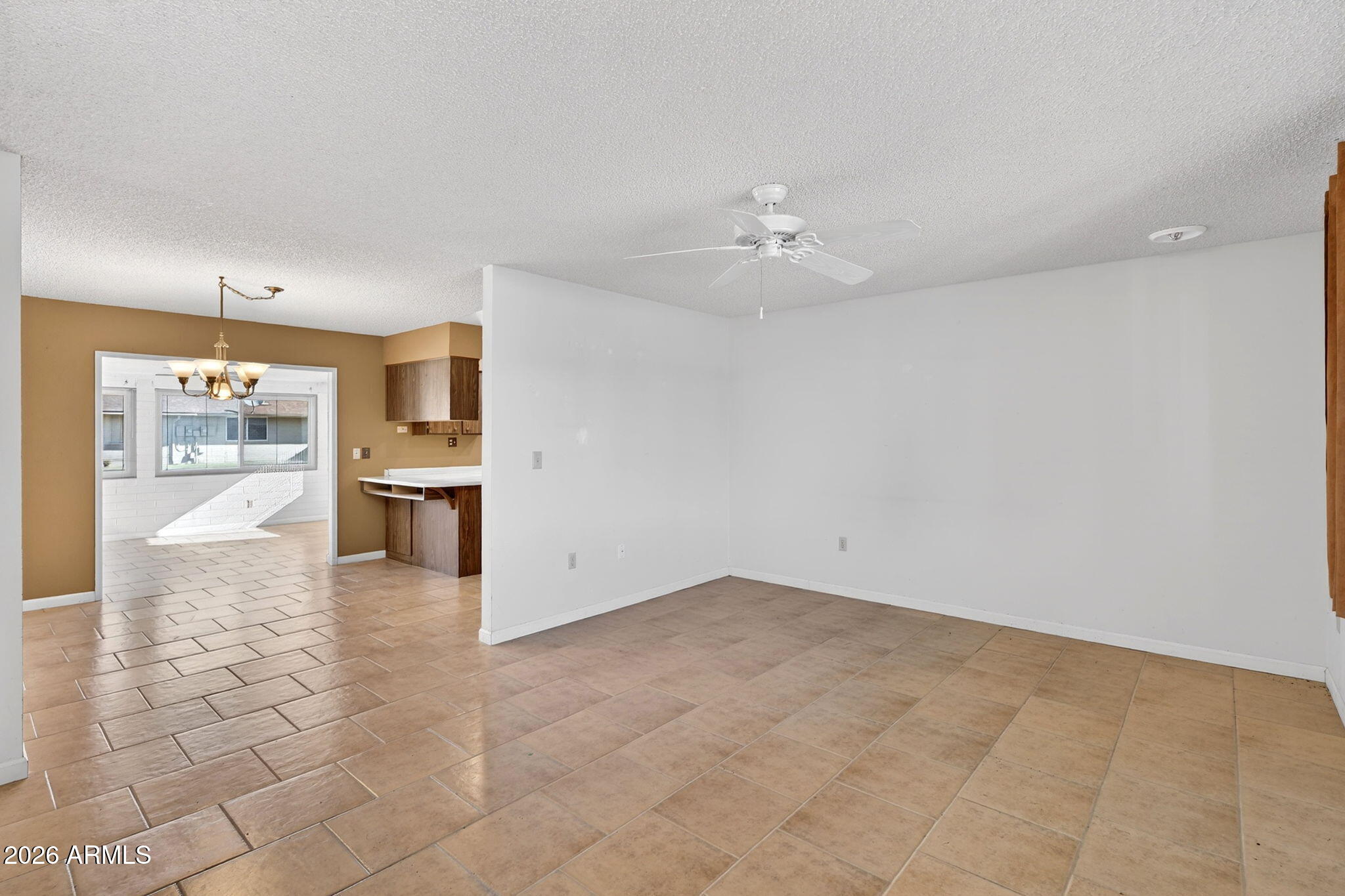 10413 W ROUNDELAY Circle