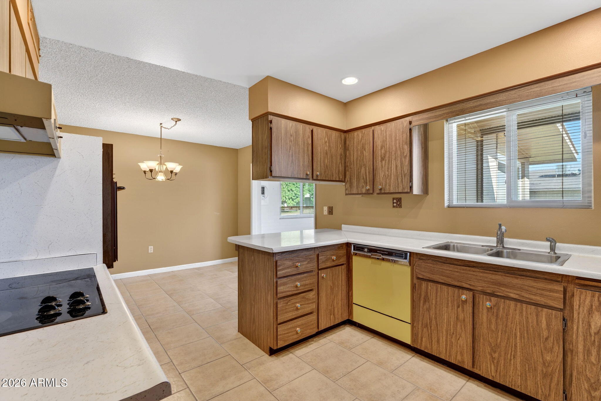10413 W ROUNDELAY Circle