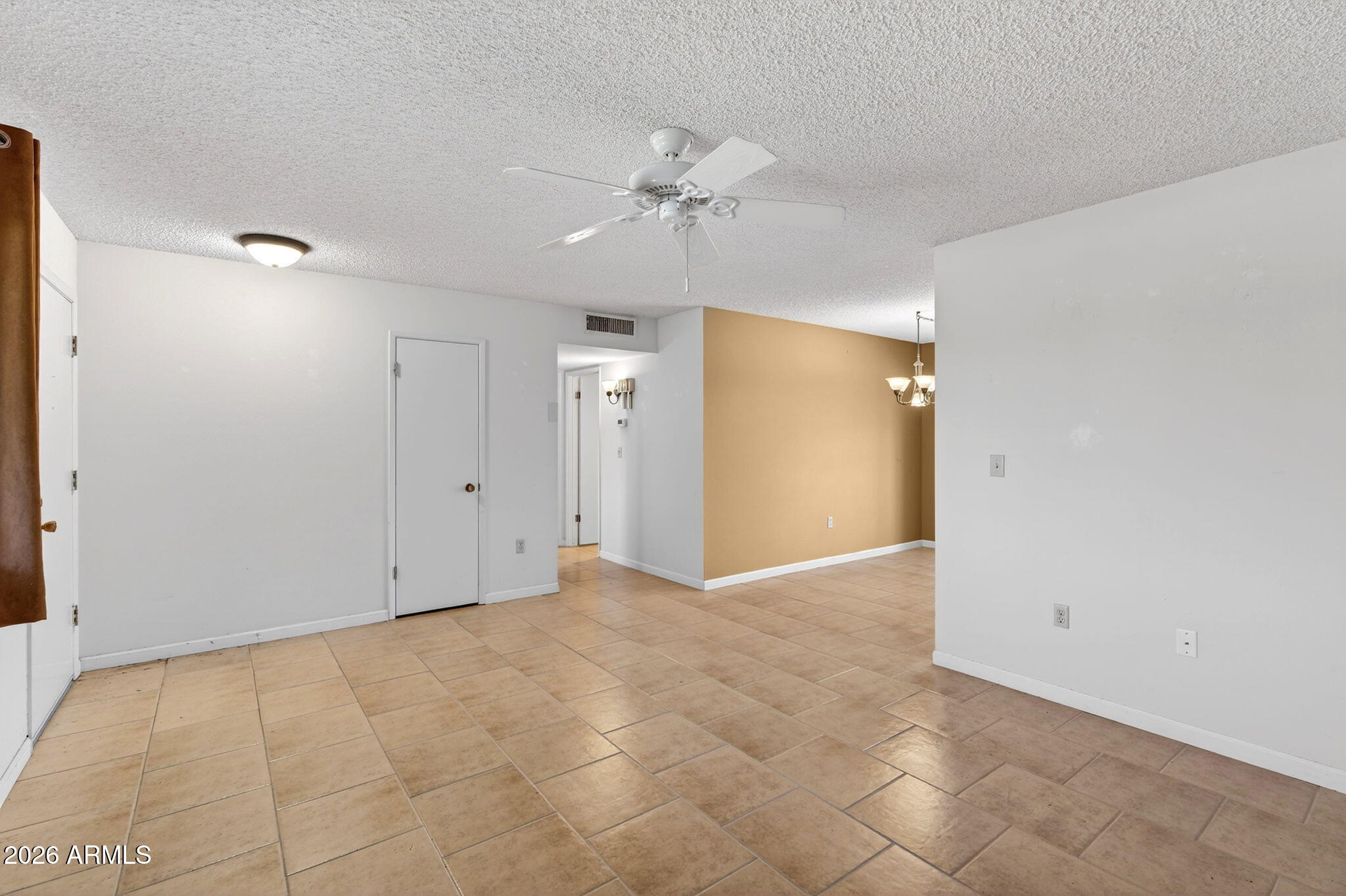 10413 W ROUNDELAY Circle