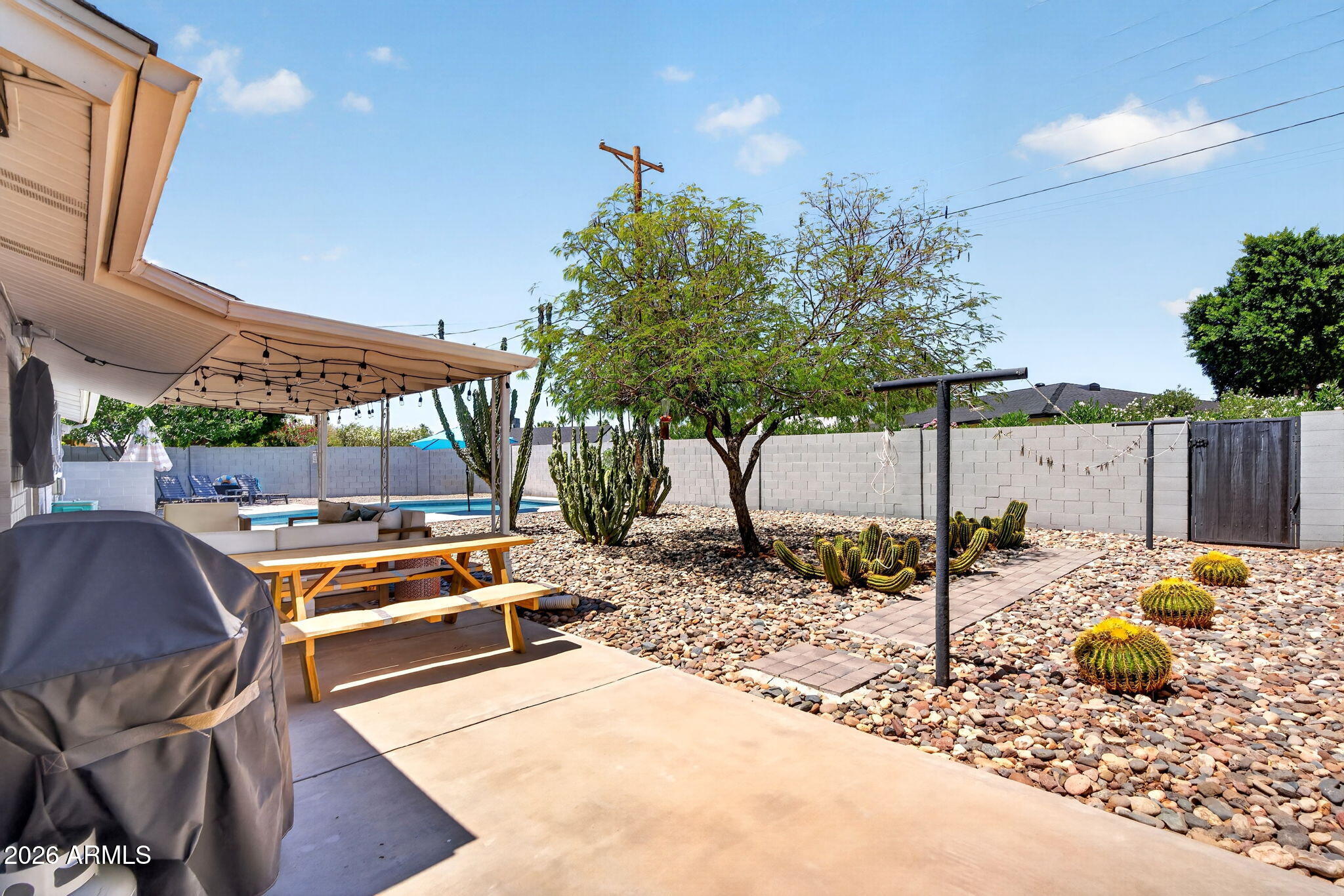 7302 E VERNON Avenue