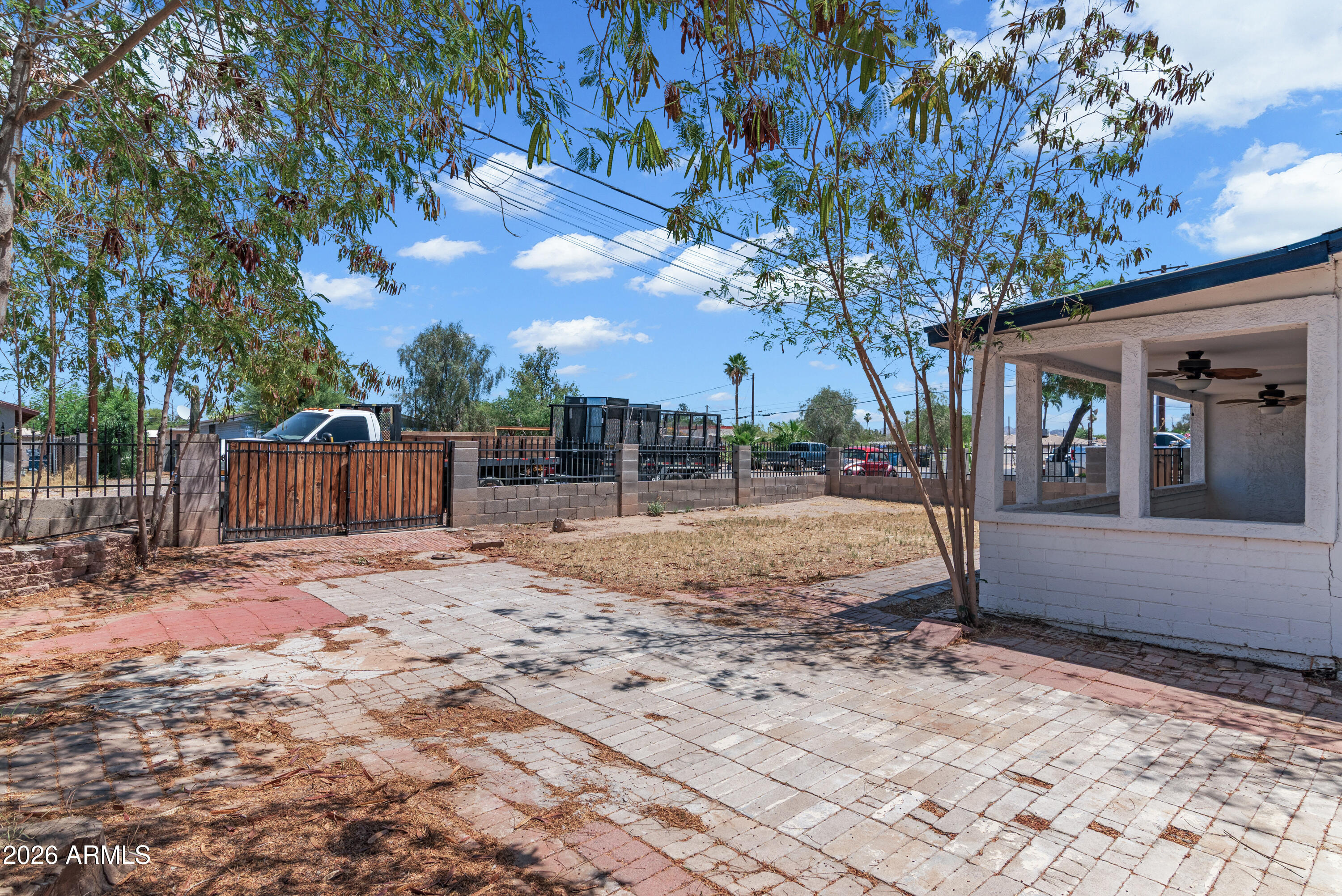 2133 W COLTER Street